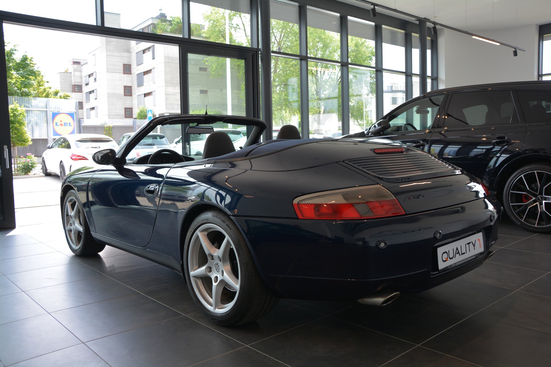 PORSCHE 911 Carrera 4 Cabrio-image-4