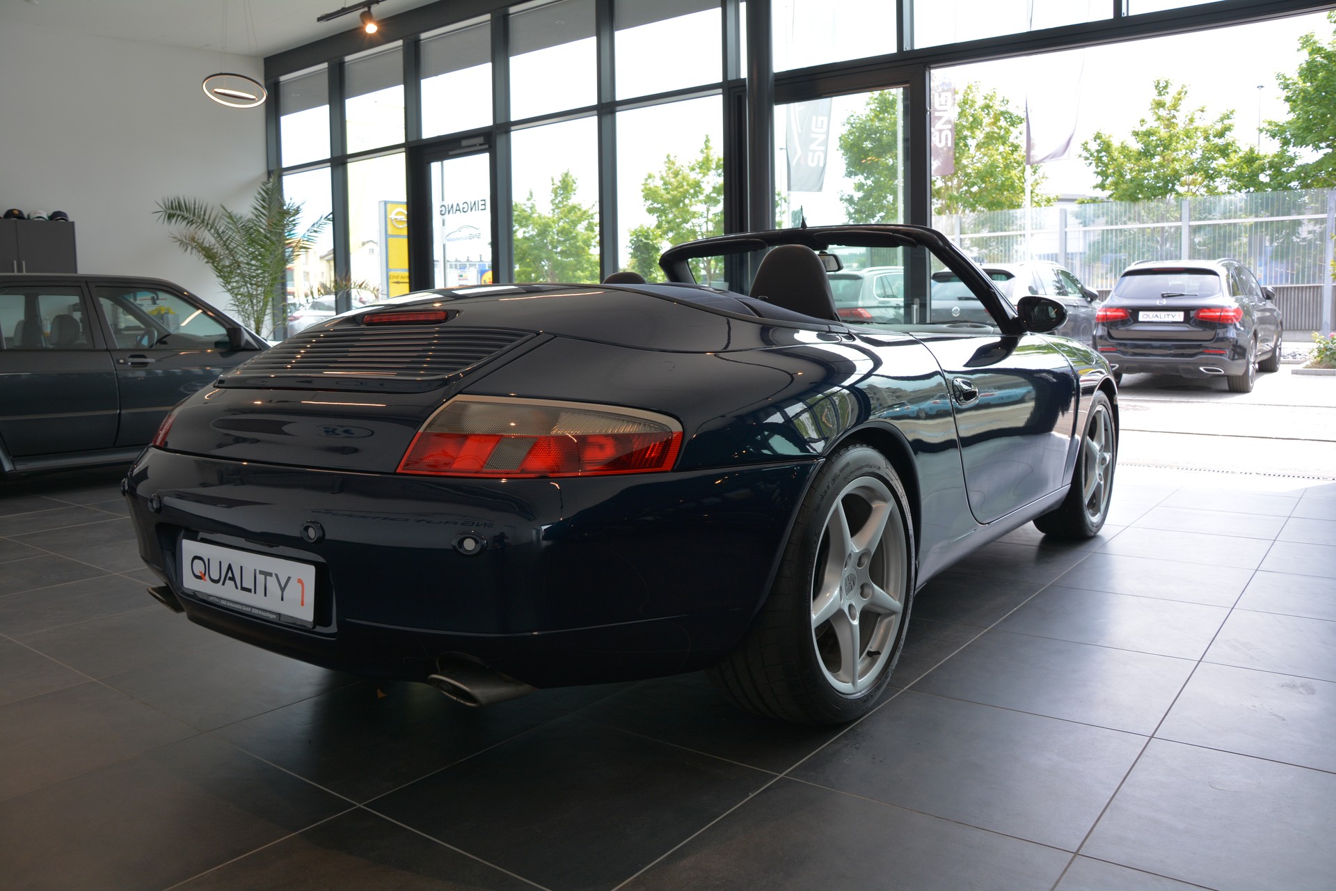 PORSCHE 911 Carrera 4 Cabrio-image-6