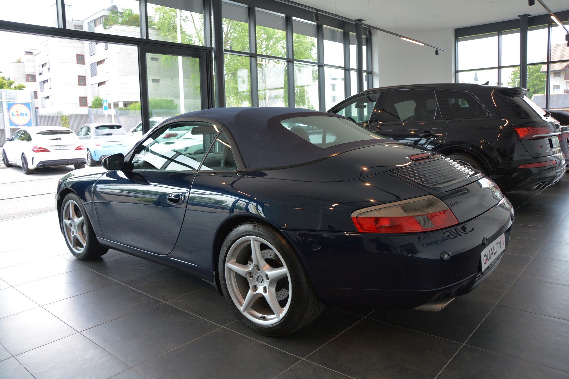 PORSCHE 911 Carrera 4 Cabrio-image-14
