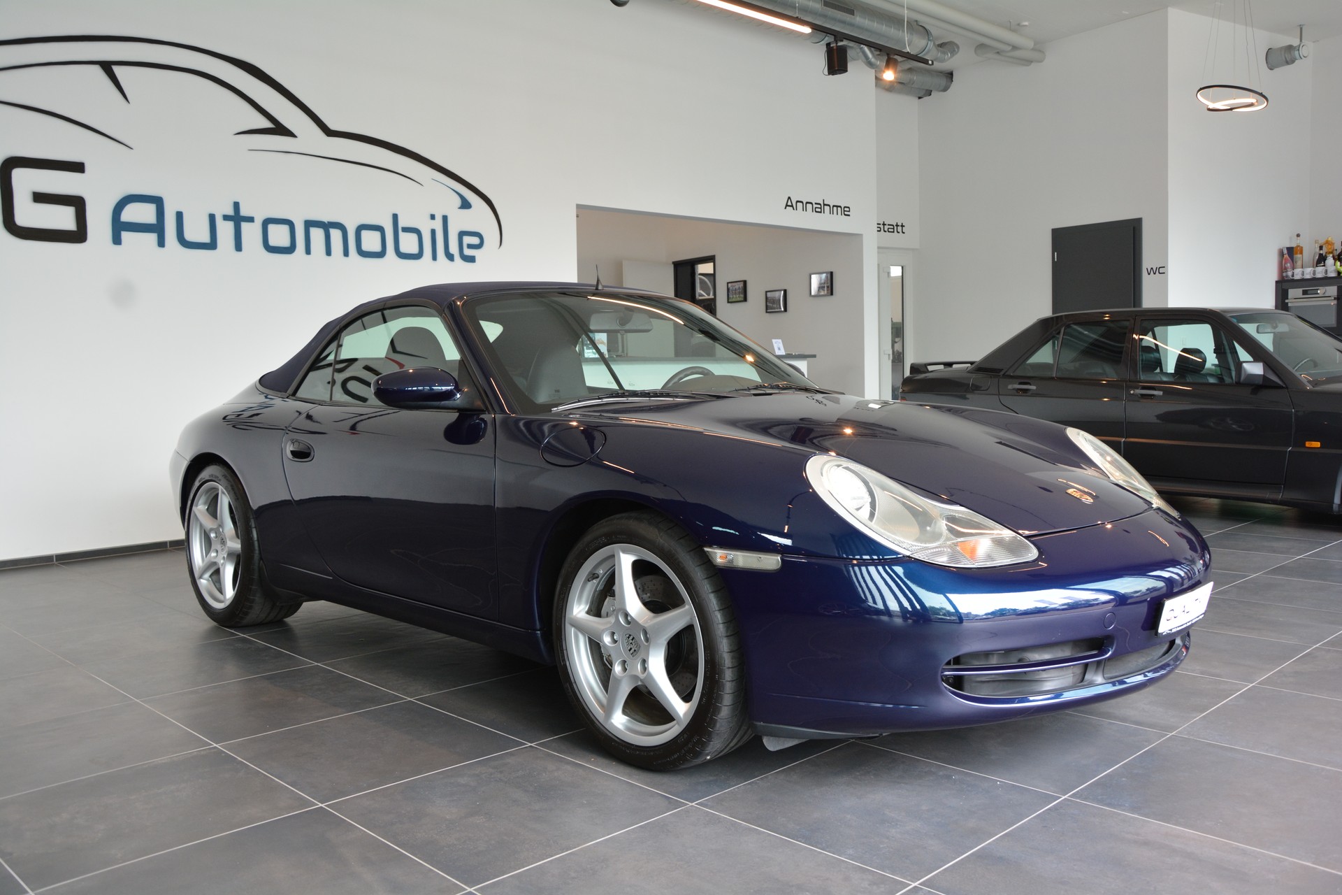 PORSCHE 911 Carrera 4 Cabrio-image-16
