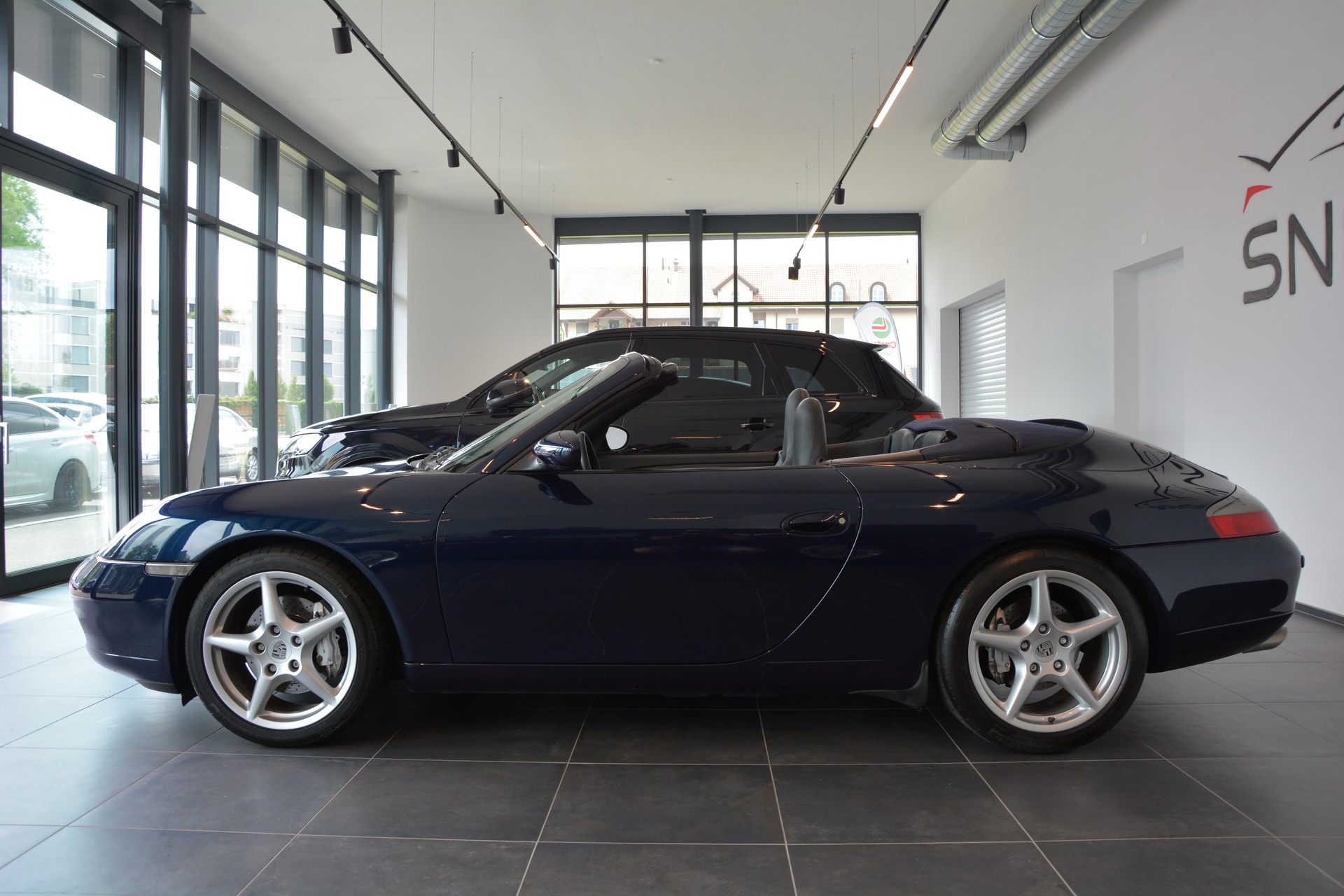 PORSCHE 911 Carrera 4 Cabrio-showroom-element-2
