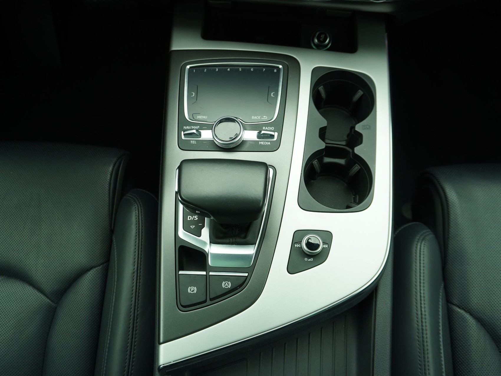 AUDI Q7 50 TDI quattro T-Tronic-image-16