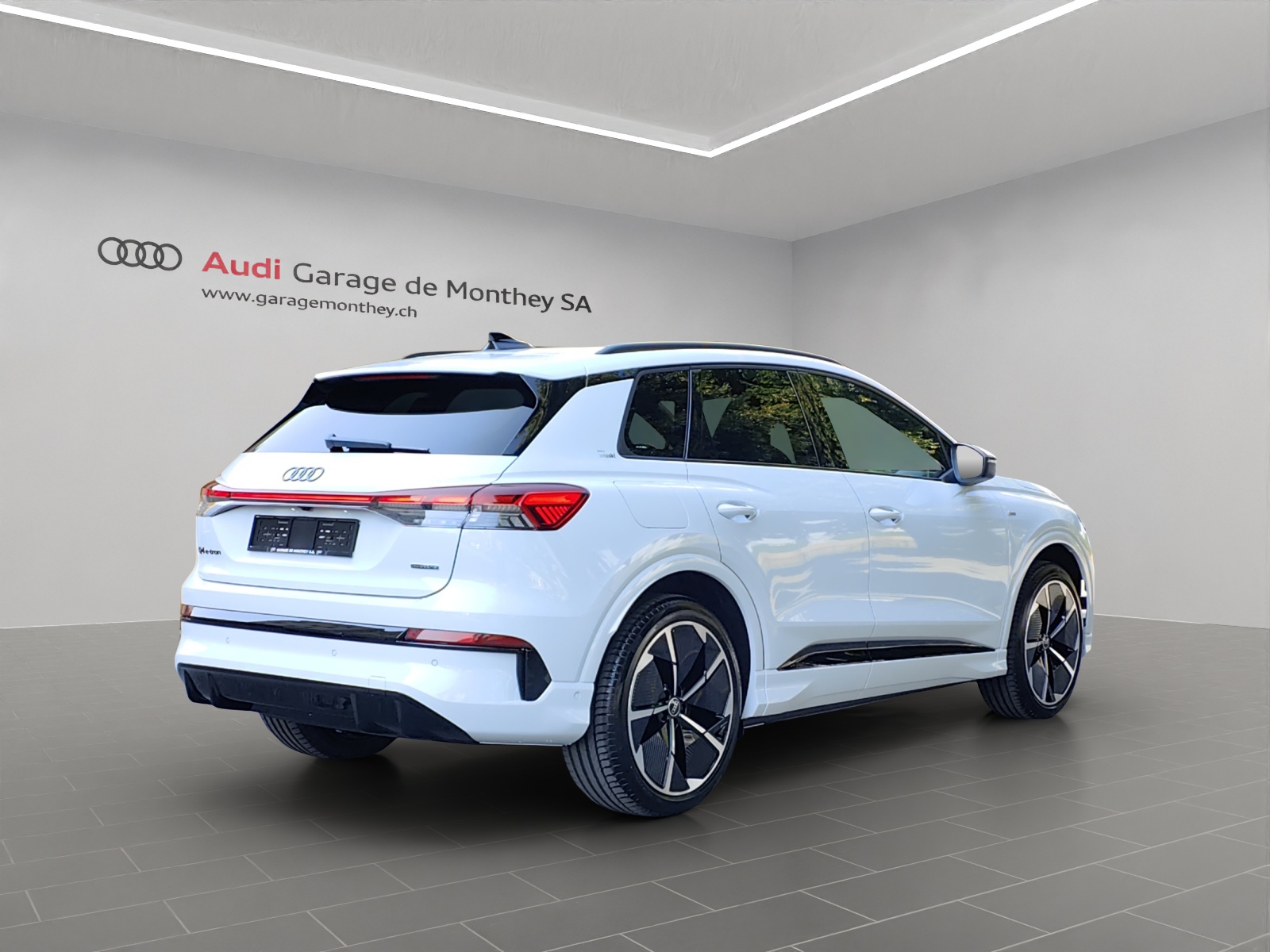 AUDI Q4 e-tron SUV quattro performance Swiss Ski-image-3