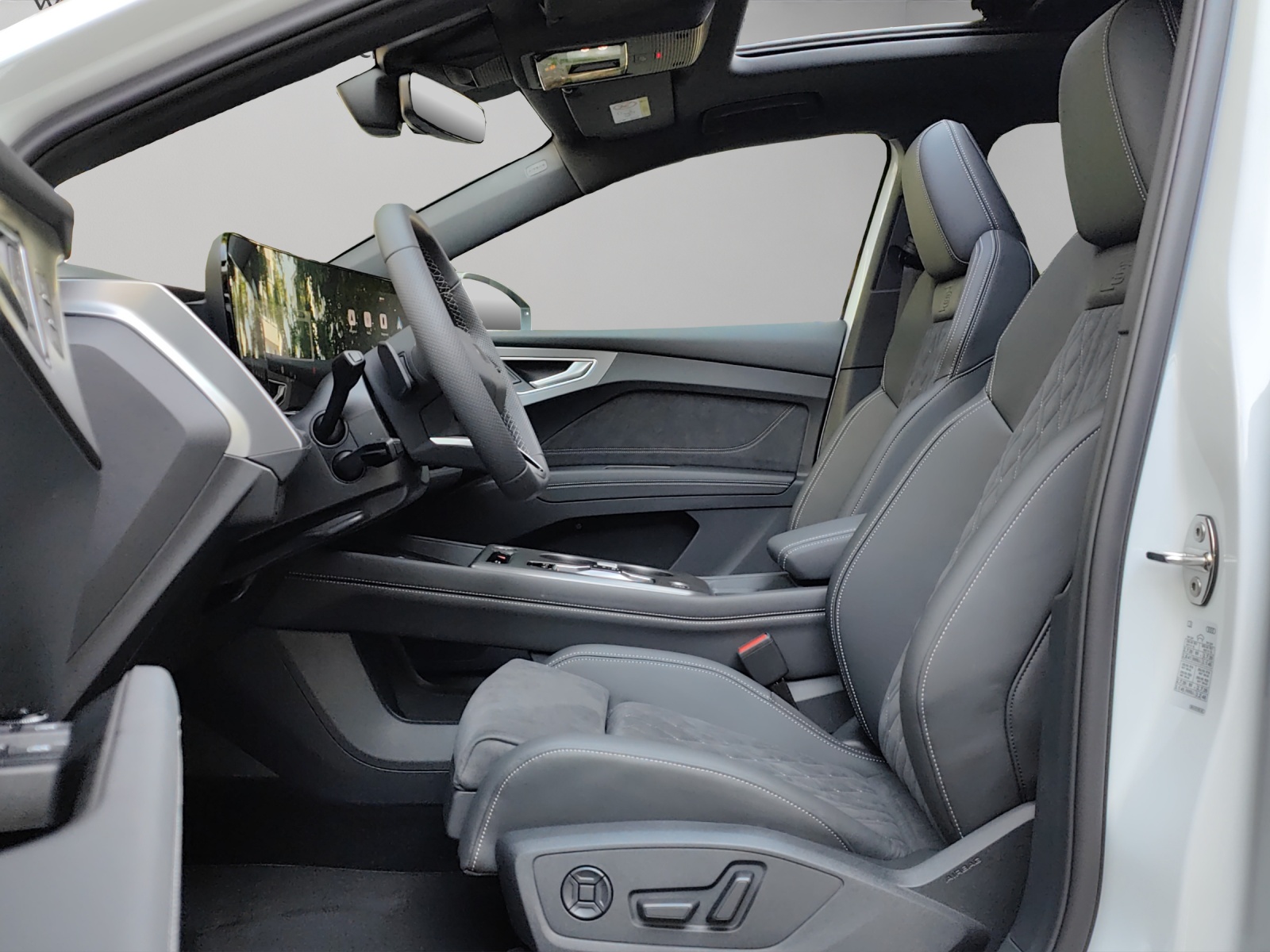 AUDI Q4 e-tron SUV quattro performance Swiss Ski-image-8