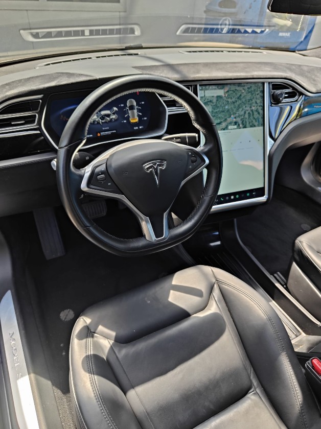 TESLA 70 D ( Free Tesla Supercharging )-image-7
