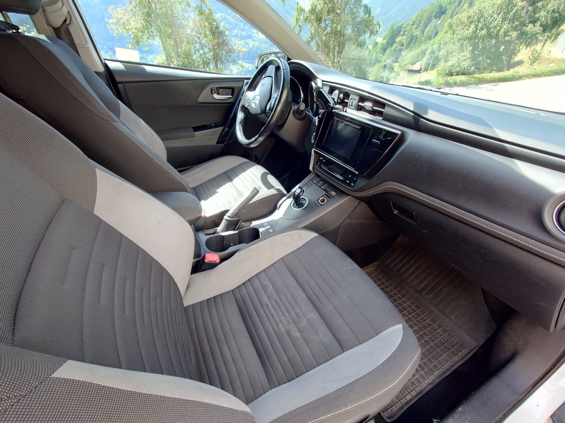 TOYOTA Touring sports 1.8 Hybrid, version 135 Confort-image-7