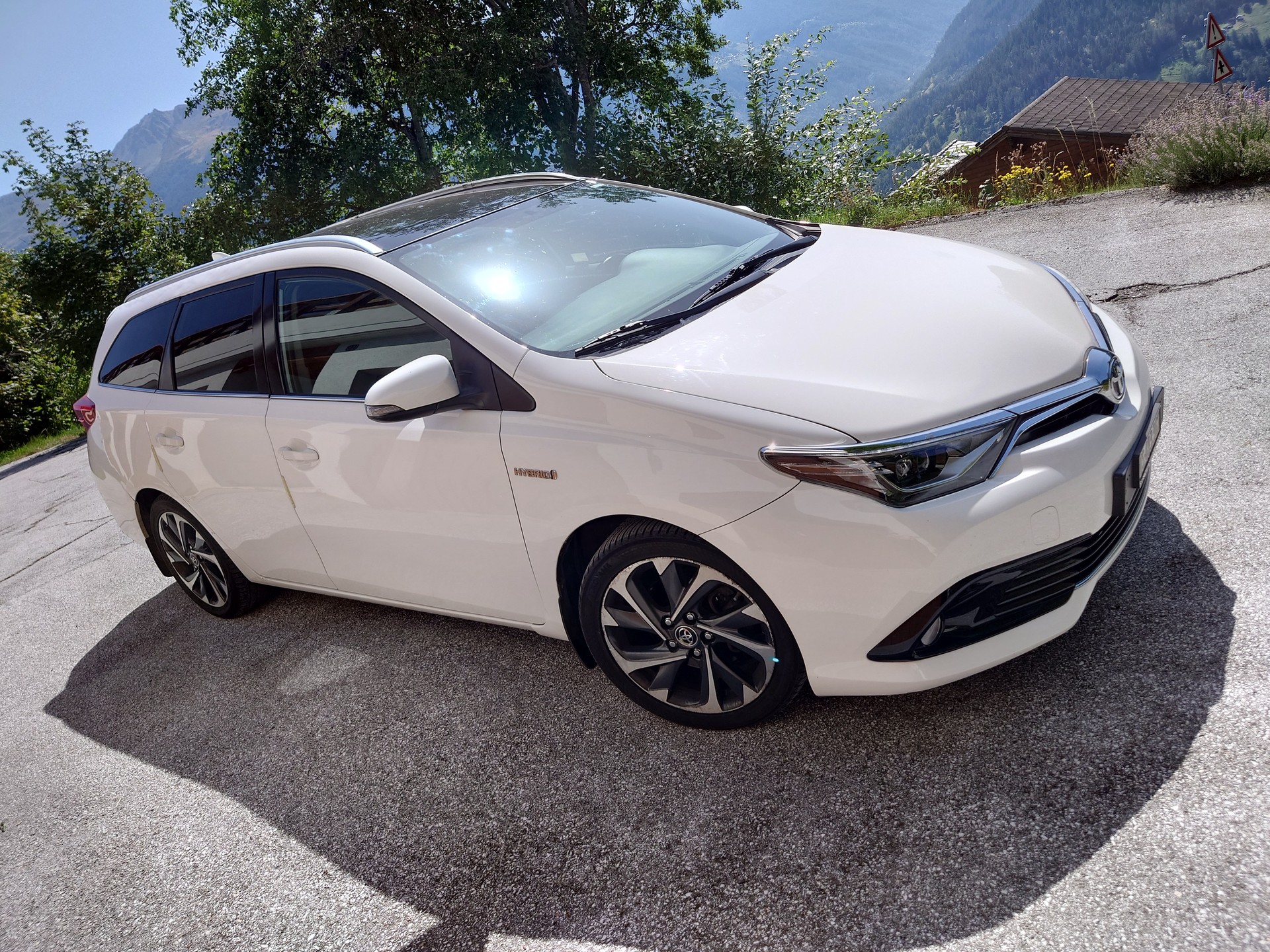 TOYOTA Touring sports 1.8 Hybrid, version 135 Confort