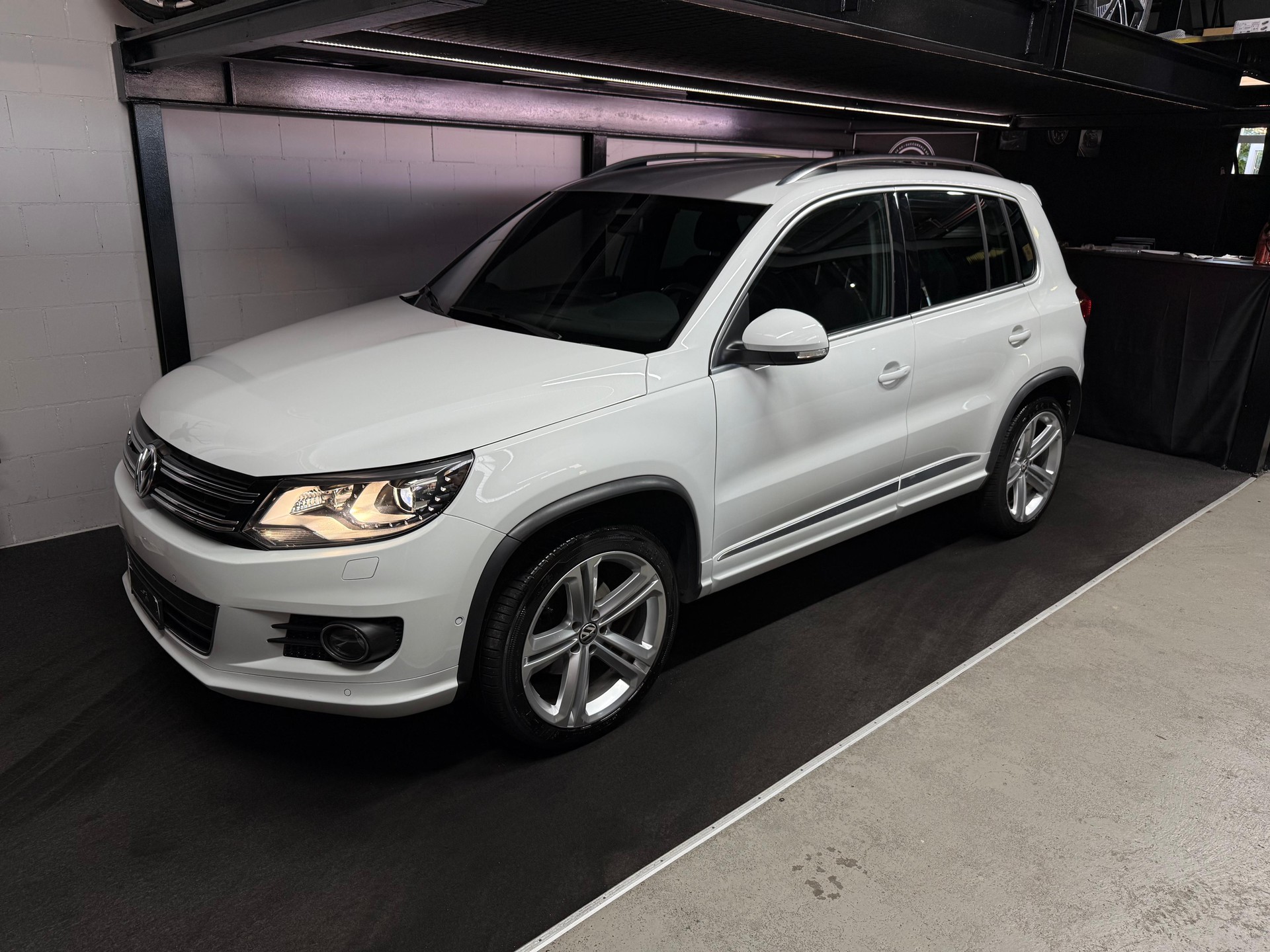 VW Tiguan 2.0 TDI BMT Cup R-Line 4Motion DSG / Anhängerkupplung