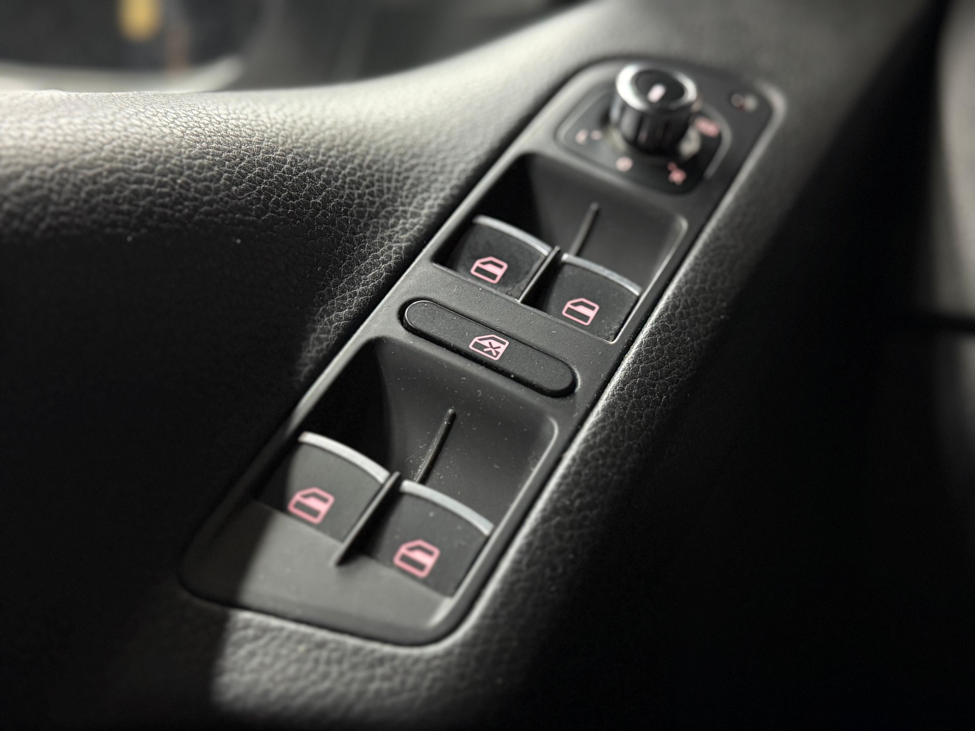 VW Tiguan 2.0 TDI BMT Cup R-Line 4Motion DSG / Anhängerkupplung-image-18