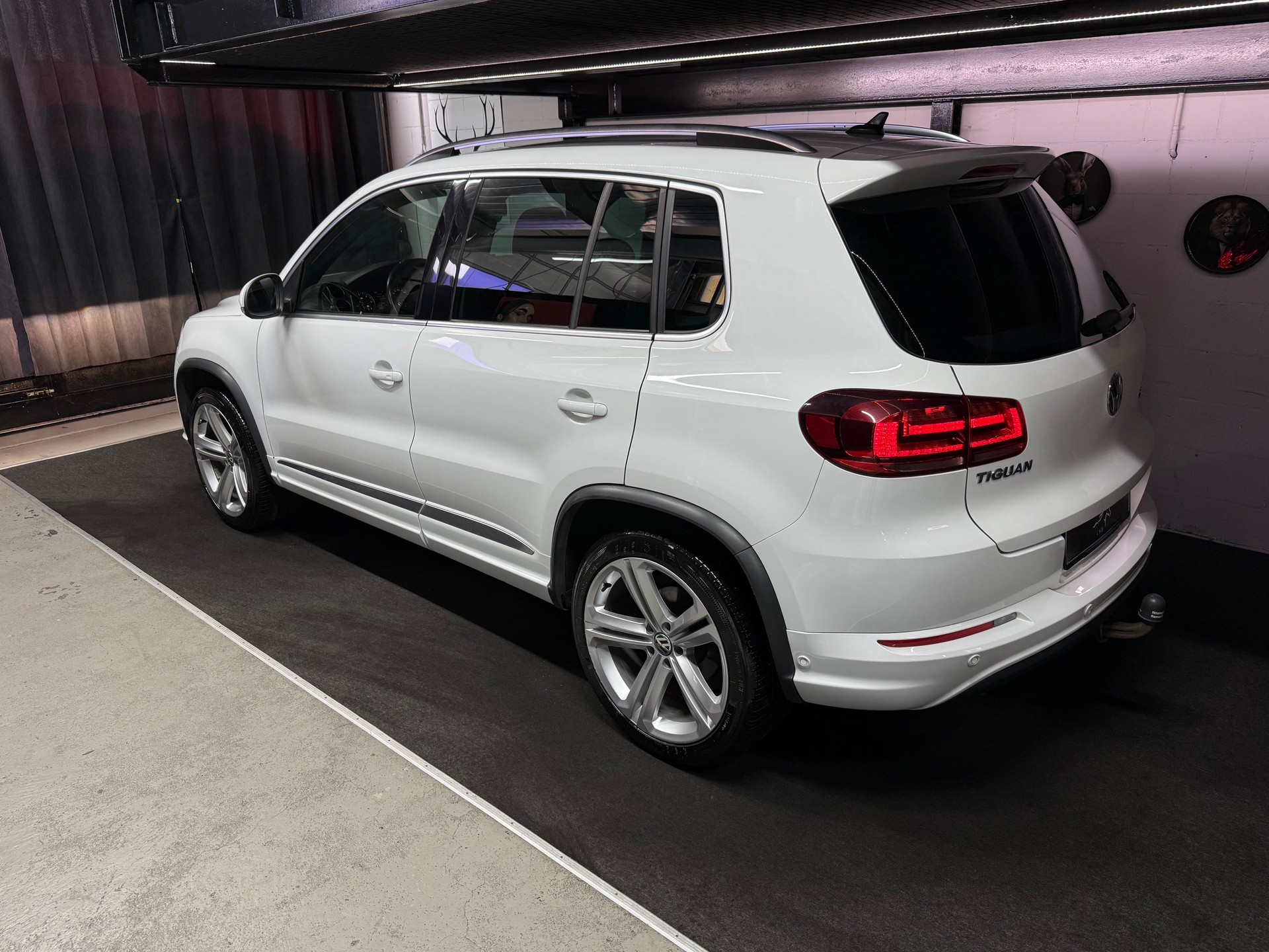 VW Tiguan 2.0 TDI BMT Cup R-Line 4Motion DSG / Anhängerkupplung-showroom-element-2