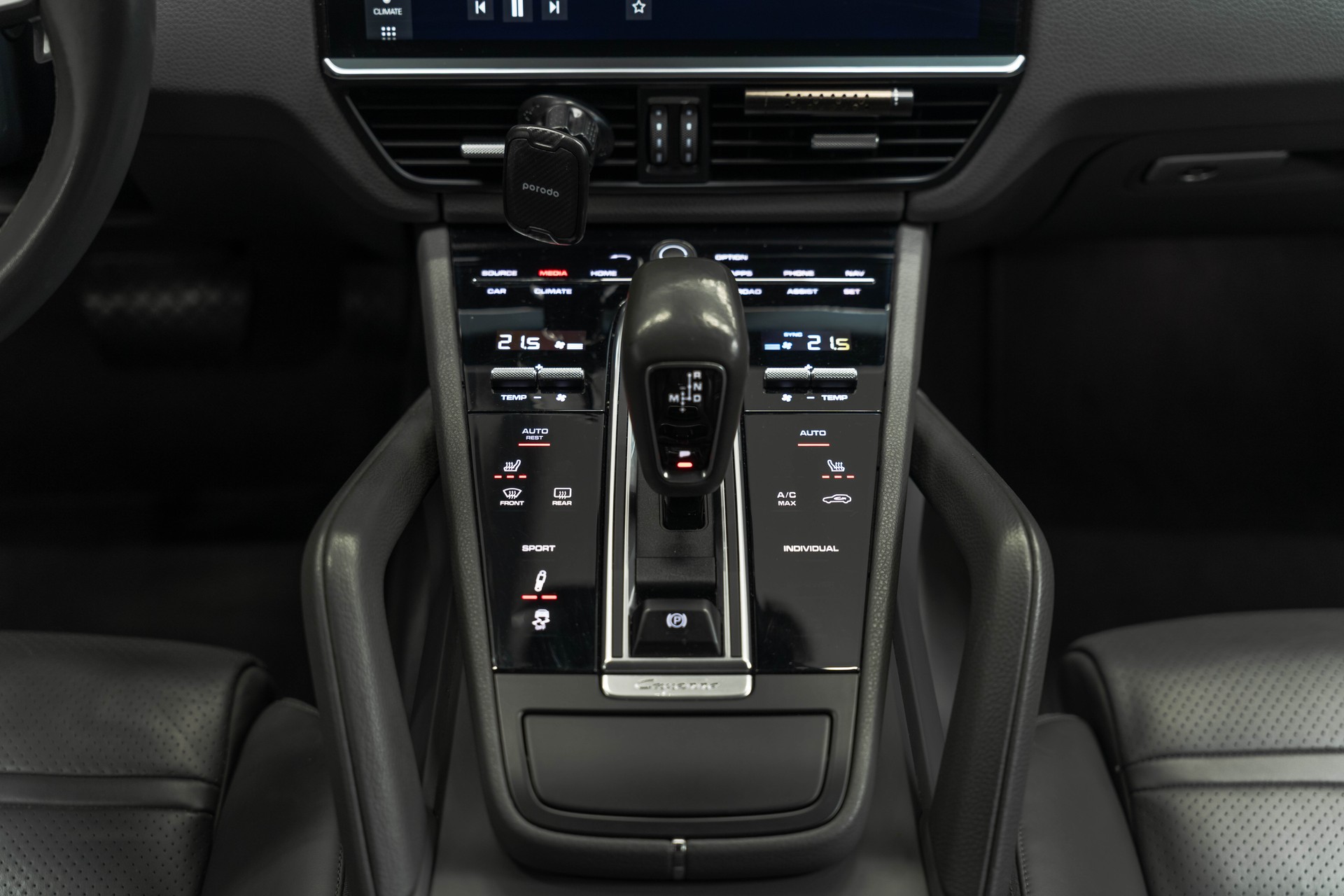 PORSCHE Cayenne-image-22