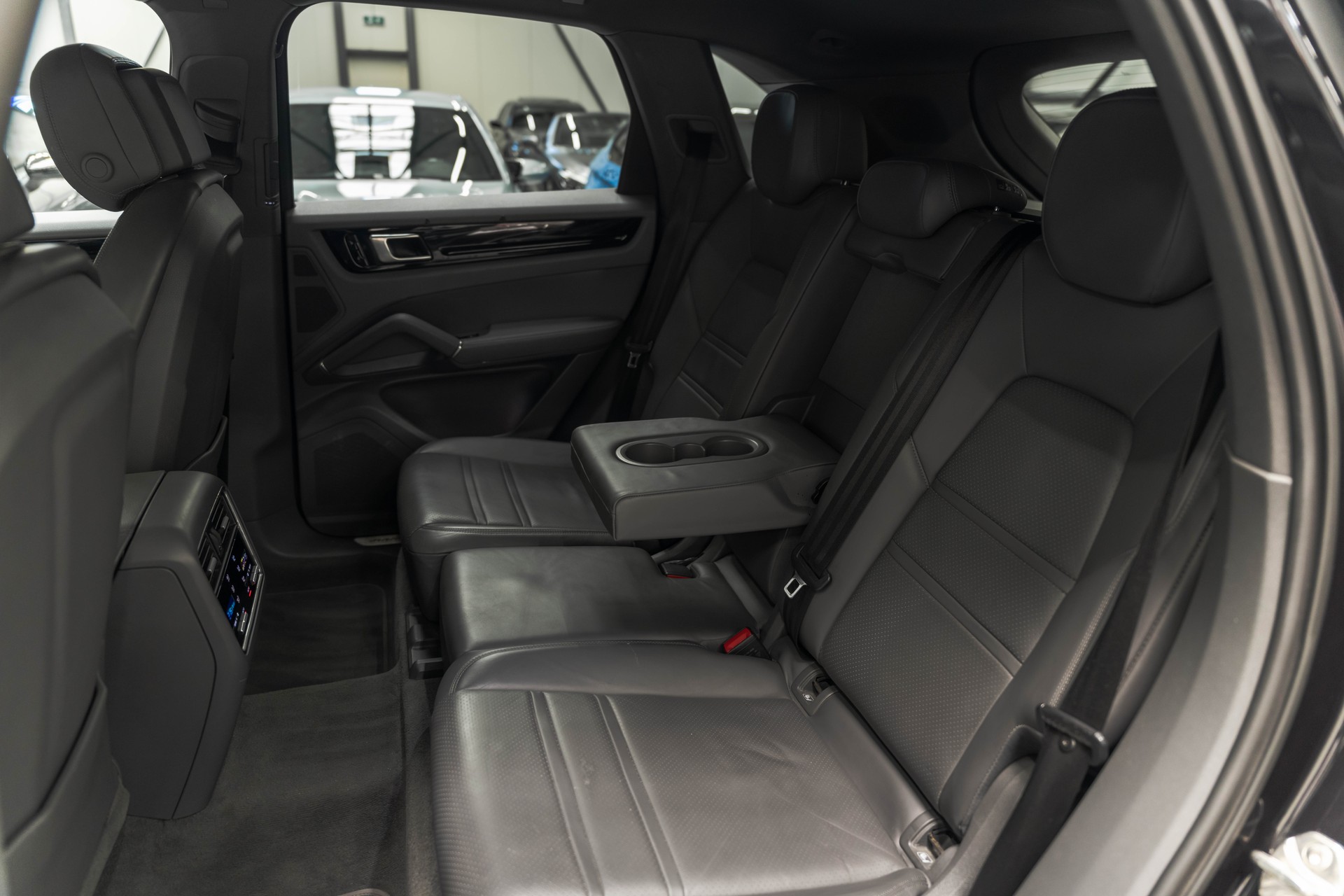 PORSCHE Cayenne-image-11