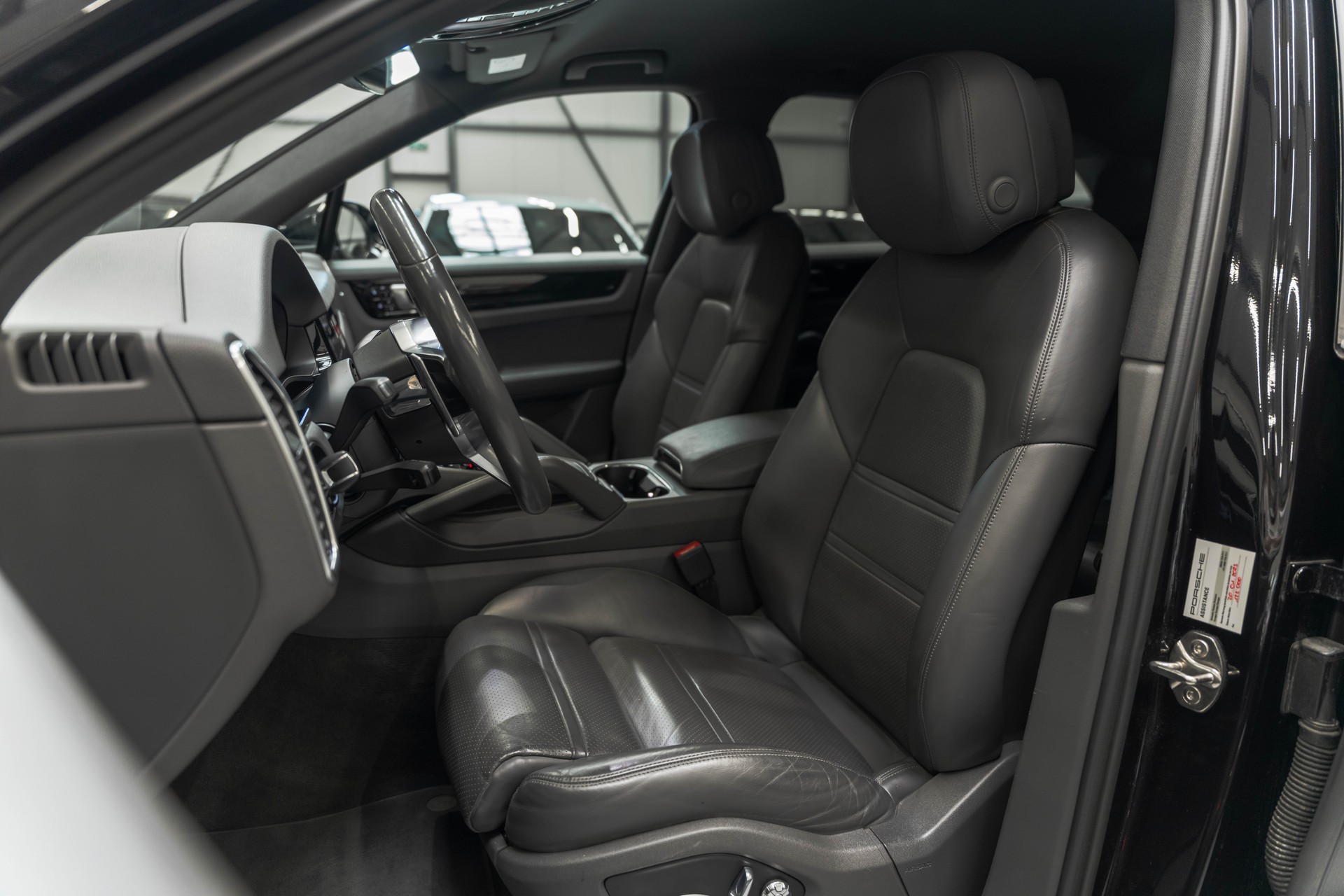 PORSCHE Cayenne-image-9