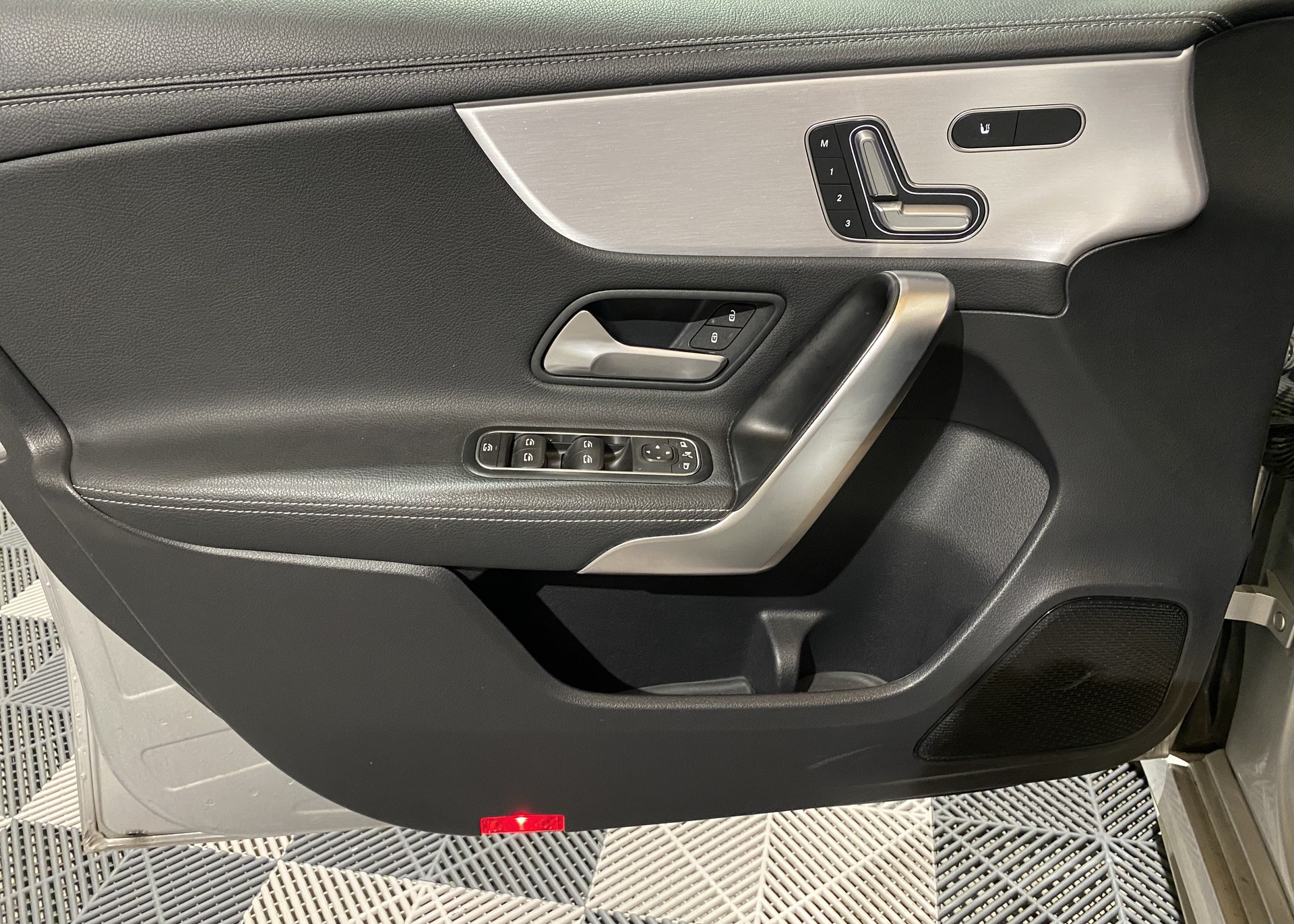 MERCEDES-BENZ A 250 4Matic AMG Line 4Matic 7G-DCT-image-10