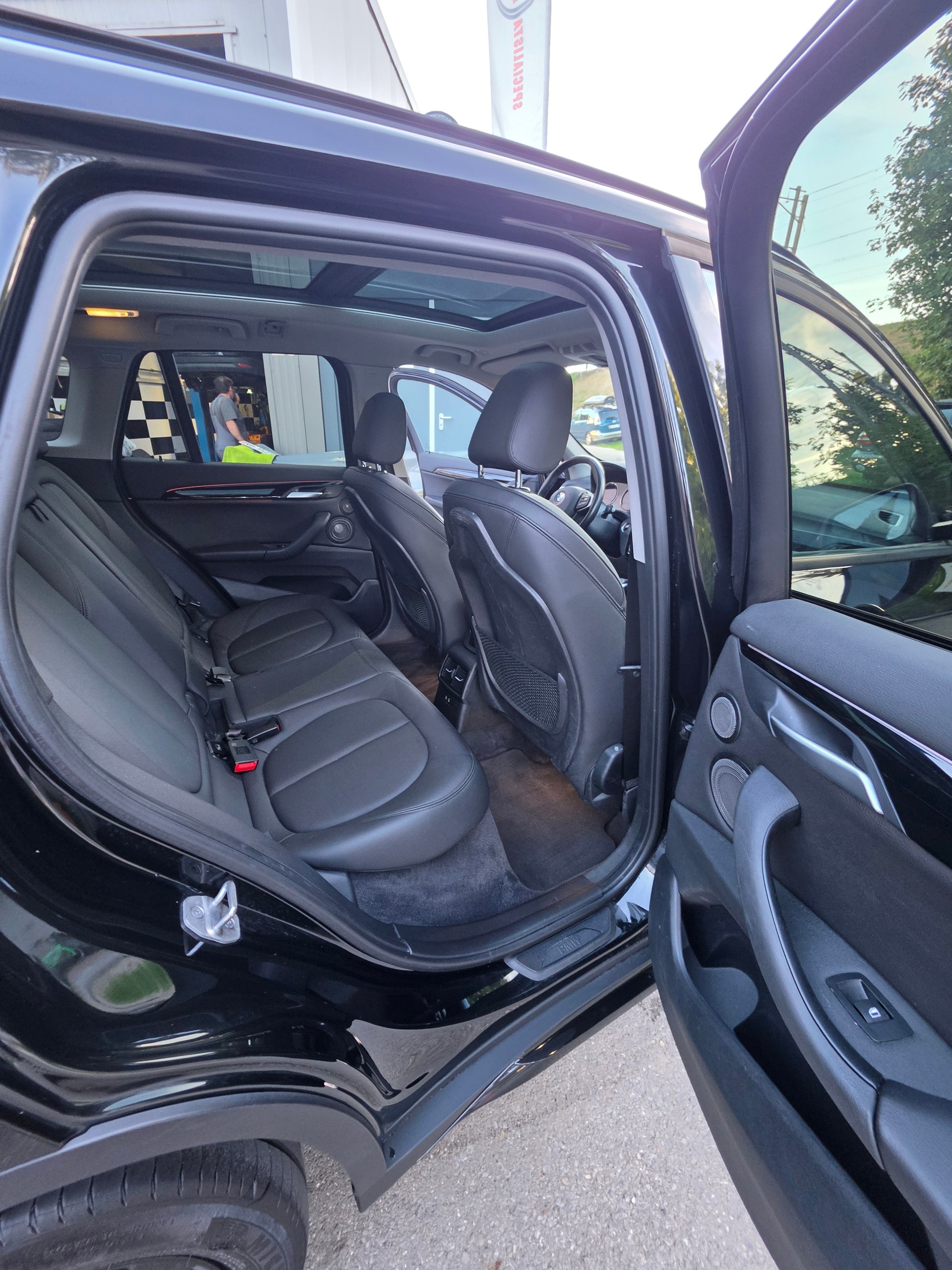 BMW X1 xDrive 25e Sport Line Steptronic-image-18