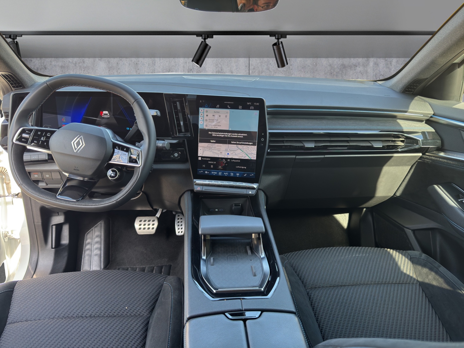 RENAULT Austral 1.2 HEV 200 Techno Esprit Alpine A-image-7