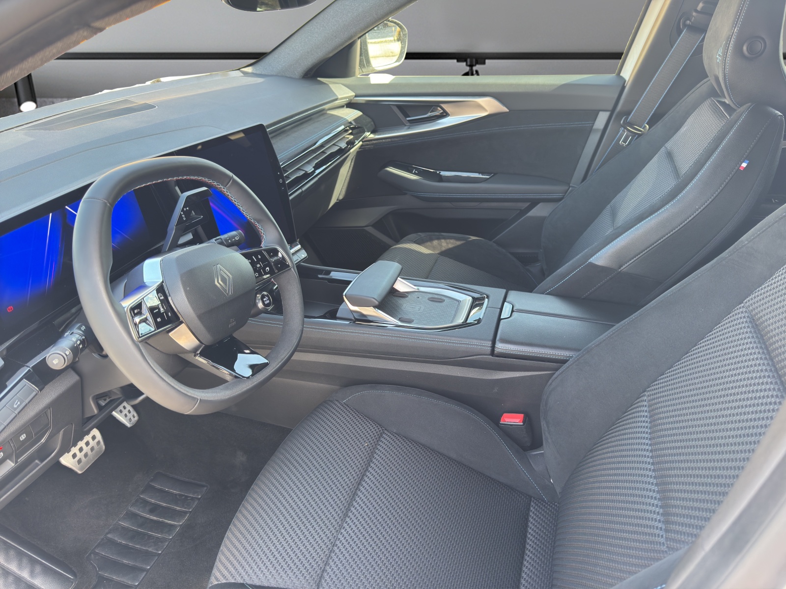 RENAULT Austral 1.2 HEV 200 Techno Esprit Alpine A-image-5