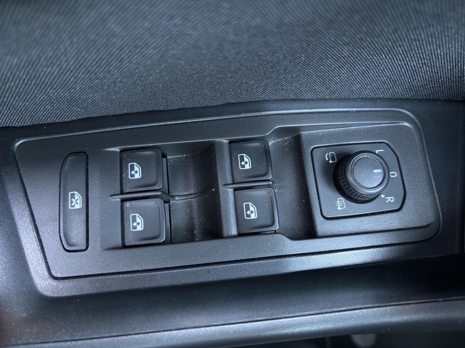 VW T-Roc 1.5 TSI EVO Life DSG mit AHK & Rückfahrkamera-image-28