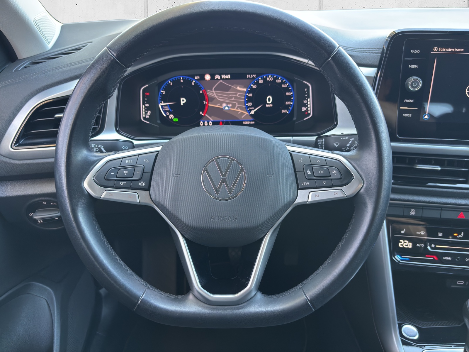 VW T-Roc 1.5 TSI EVO Life DSG mit AHK & Rückfahrkamera-image-12