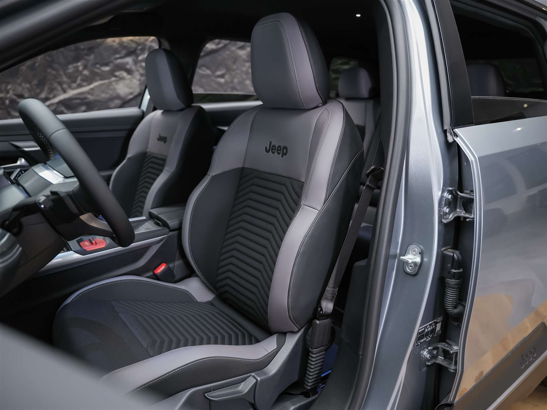 JEEP Compass 1.2 T e-Hybrid First Edition *SOFORT Verfügbar*Werksgarantie*Matrix-LED*Lenkradheizung*-image-9