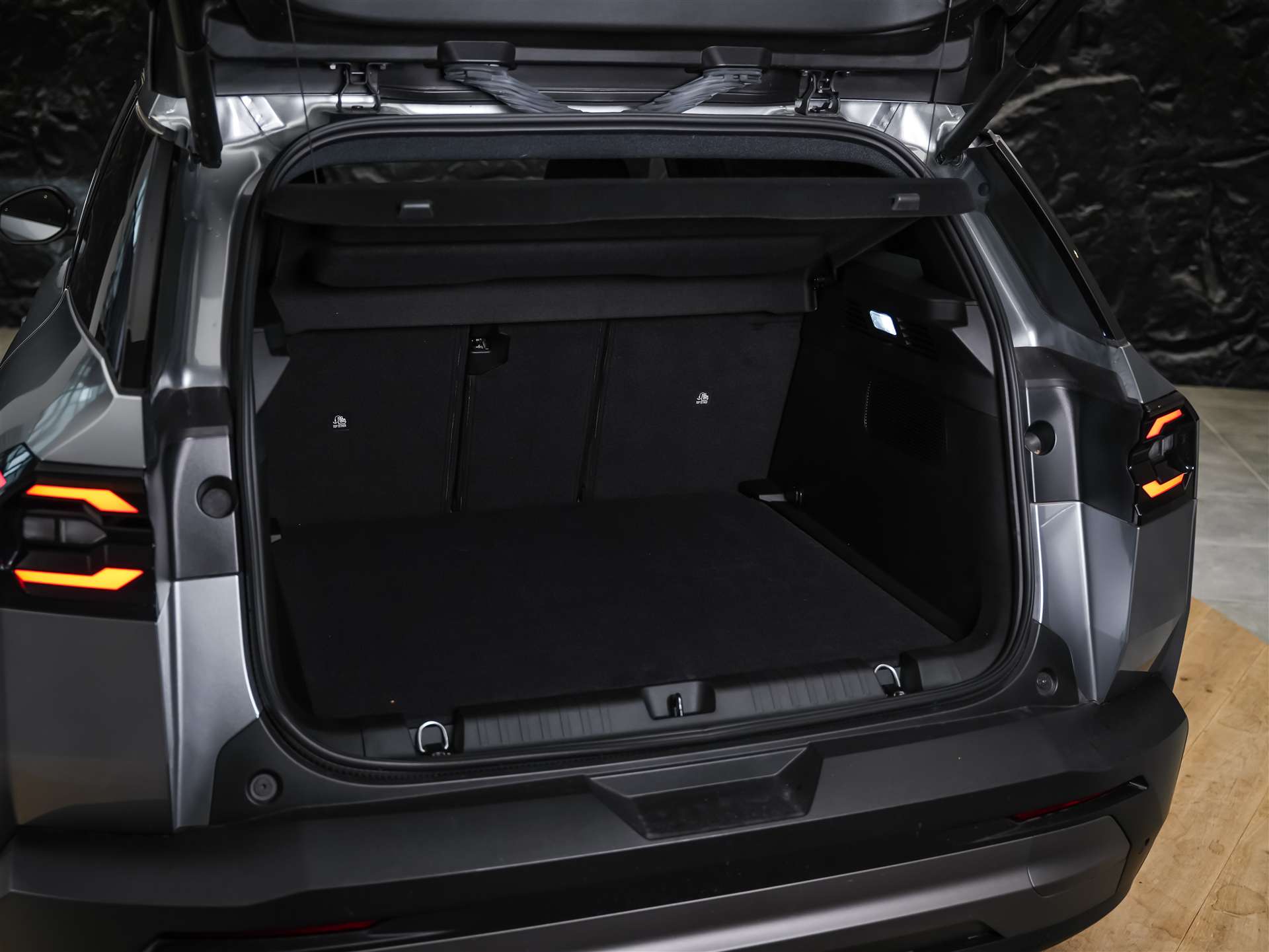JEEP Compass 1.2 T e-Hybrid First Edition *SOFORT Verfügbar*Werksgarantie*Matrix-LED*Lenkradheizung*-image-38