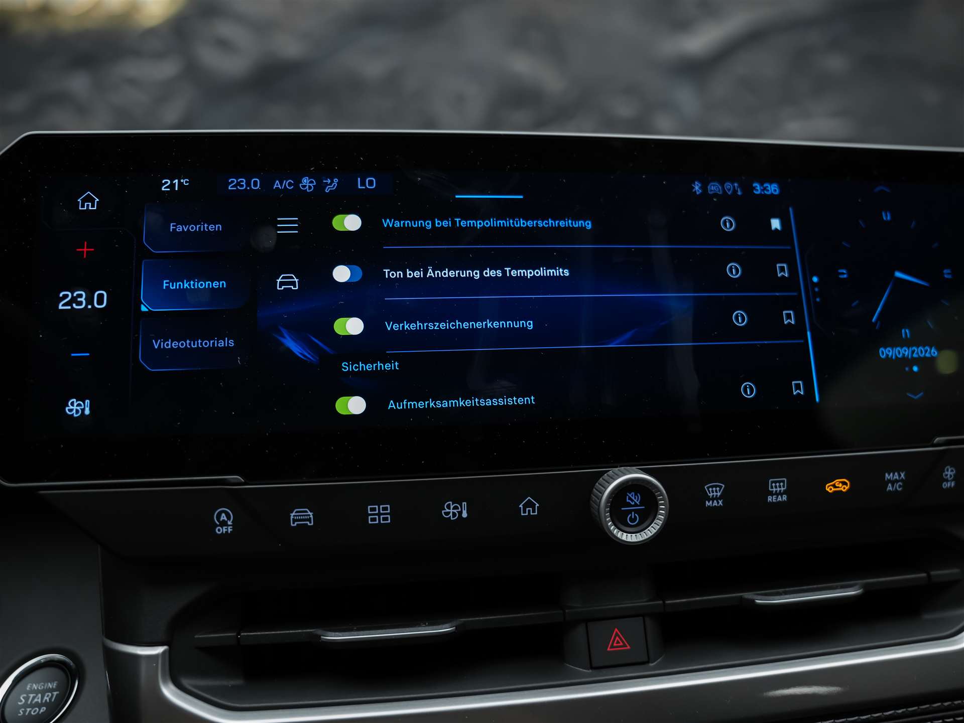 JEEP Compass 1.2 T e-Hybrid First Edition *SOFORT Verfügbar*Werksgarantie*Matrix-LED*Lenkradheizung*-image-35