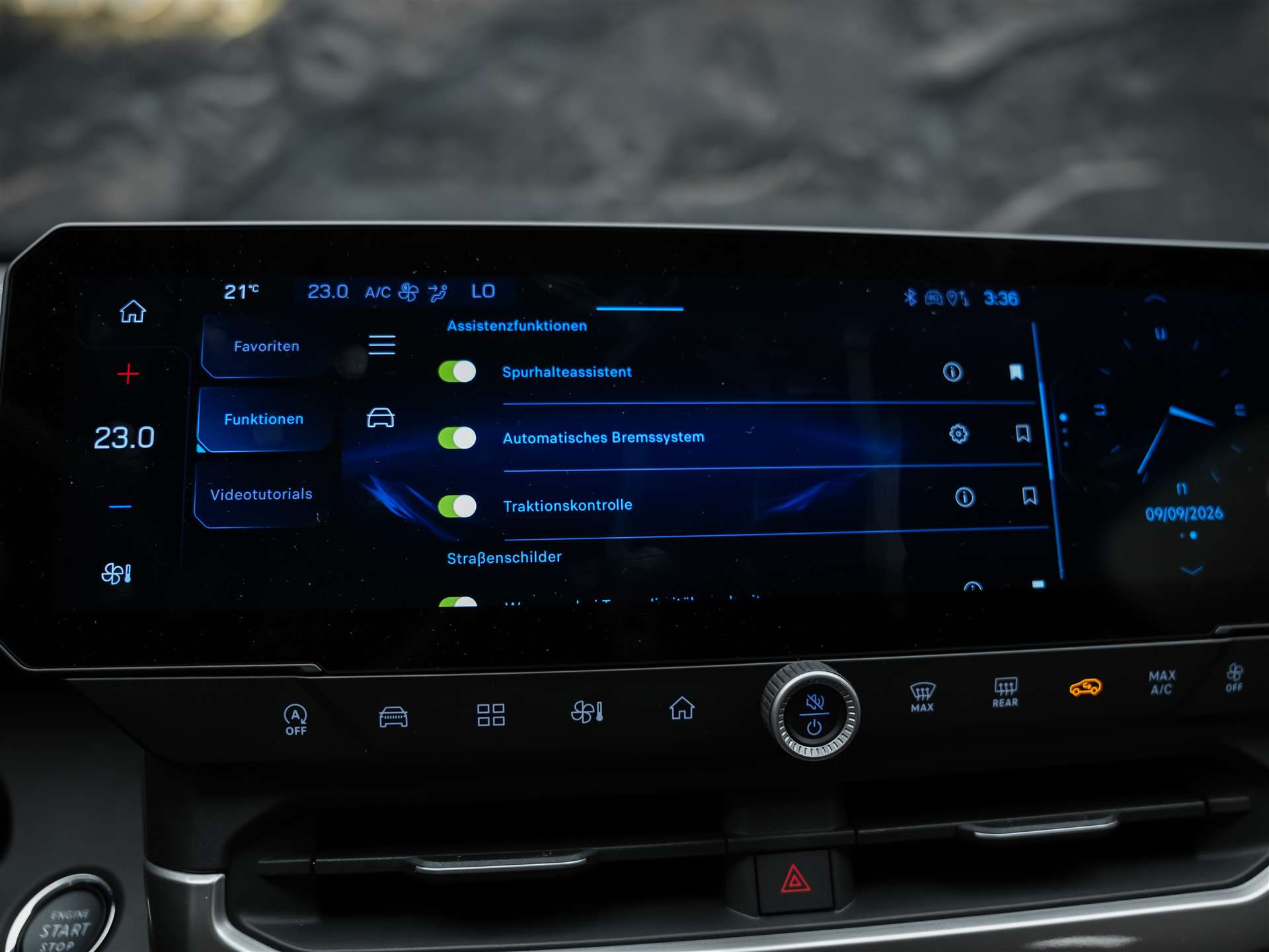 JEEP Compass 1.2 T e-Hybrid First Edition *SOFORT Verfügbar*Werksgarantie*Matrix-LED*Lenkradheizung*-image-33