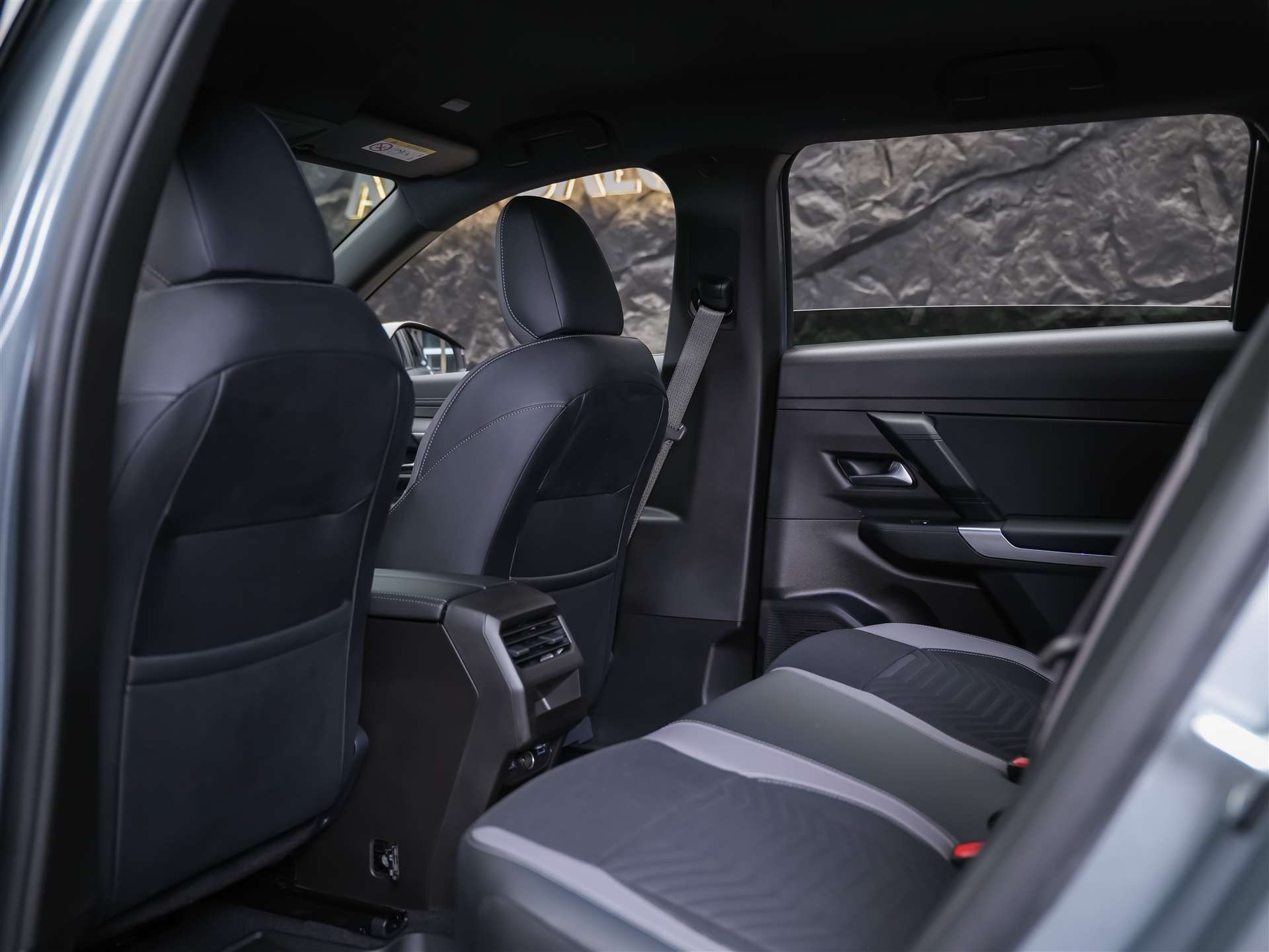 JEEP Compass 1.2 T e-Hybrid First Edition *SOFORT Verfügbar*Werksgarantie*Matrix-LED*Lenkradheizung*-image-12