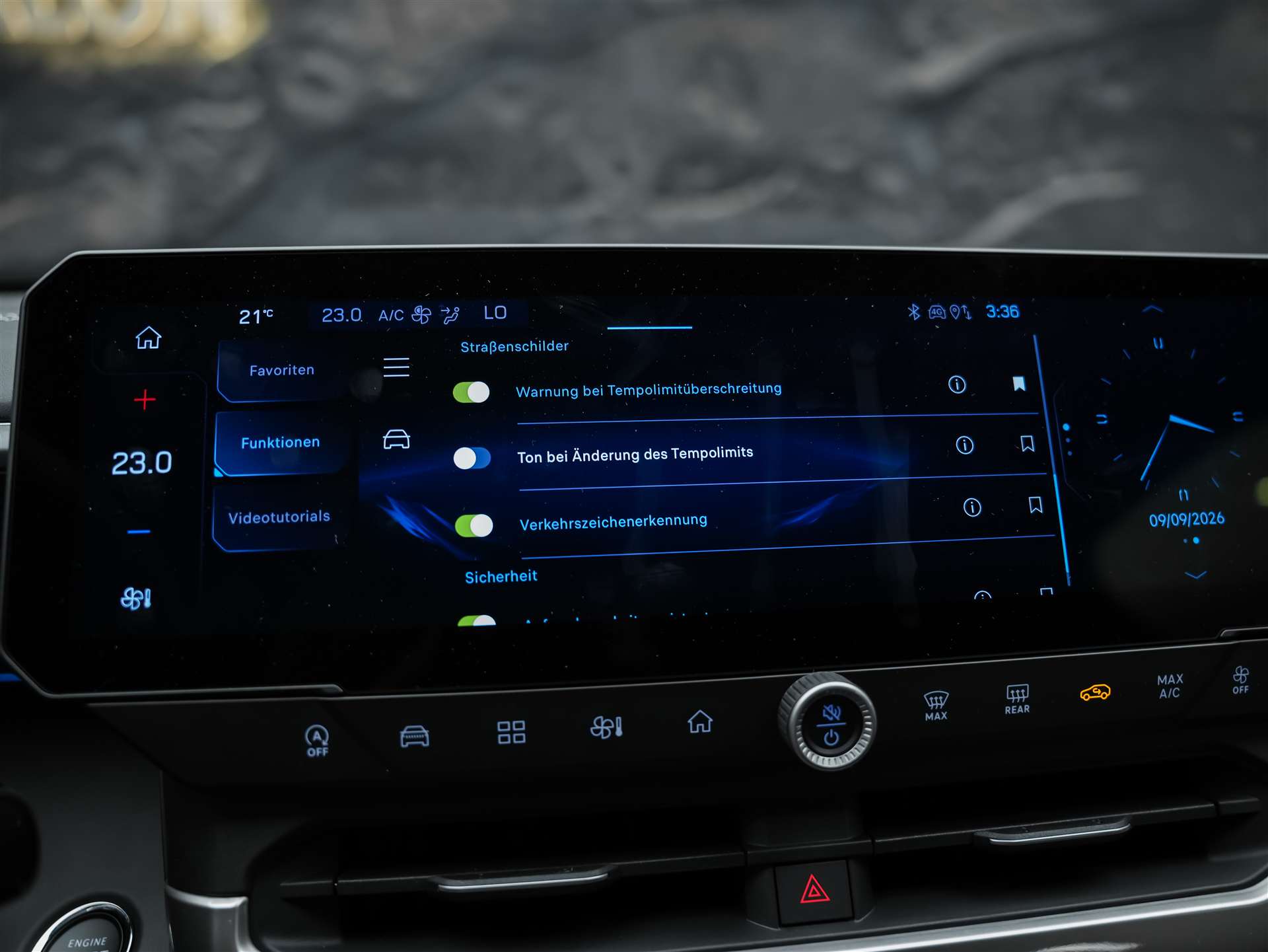 JEEP Compass 1.2 T e-Hybrid First Edition *SOFORT Verfügbar*Werksgarantie*Matrix-LED*Lenkradheizung*-image-34