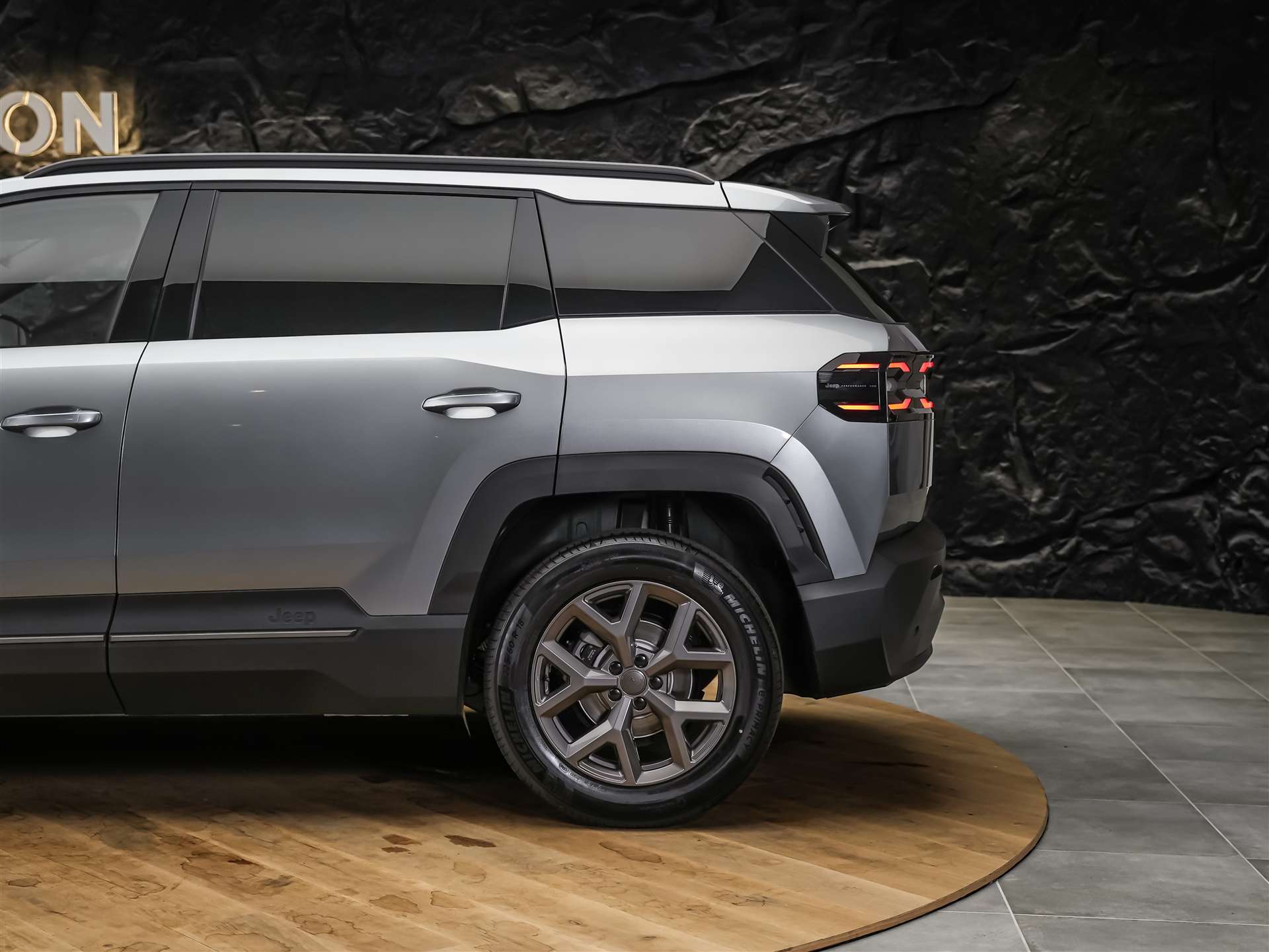 JEEP Compass 1.2 T e-Hybrid First Edition *SOFORT Verfügbar*Werksgarantie*Matrix-LED*Lenkradheizung*-image-18