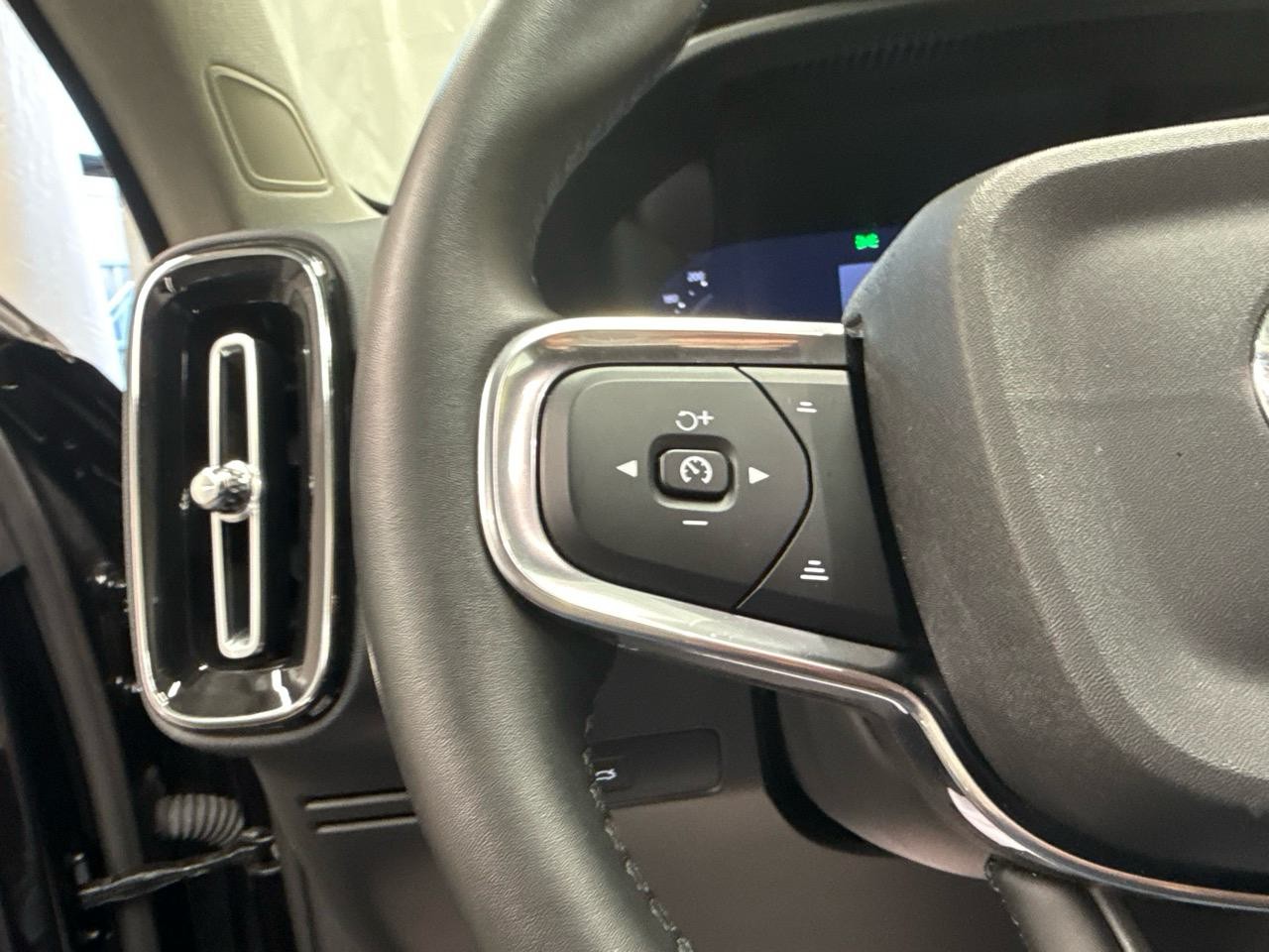 VOLVO XC40 B3 Plus Dark DCT-image-7