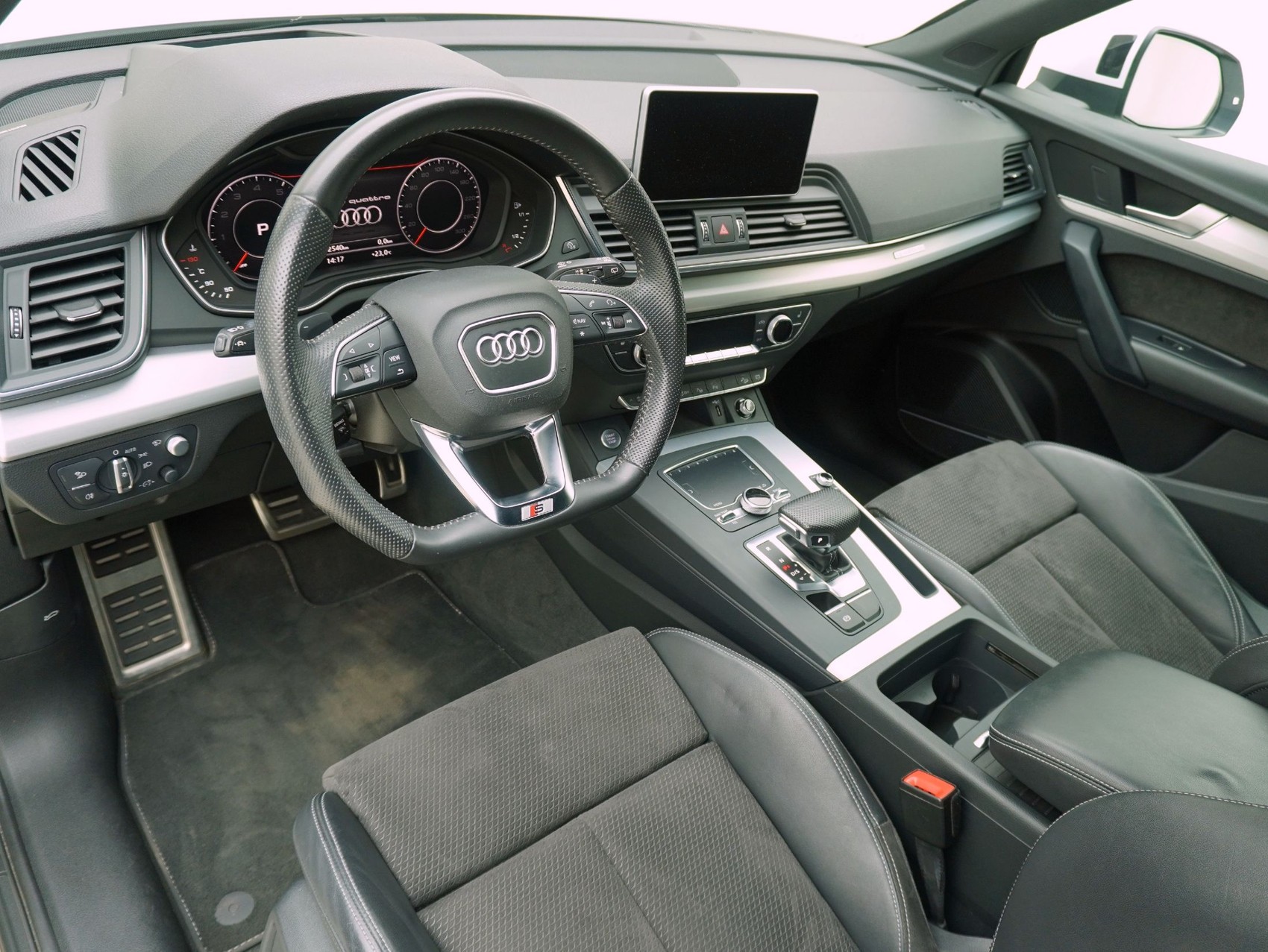 AUDI Q5 45 TFSI S line quattro S-Tronic-image-9