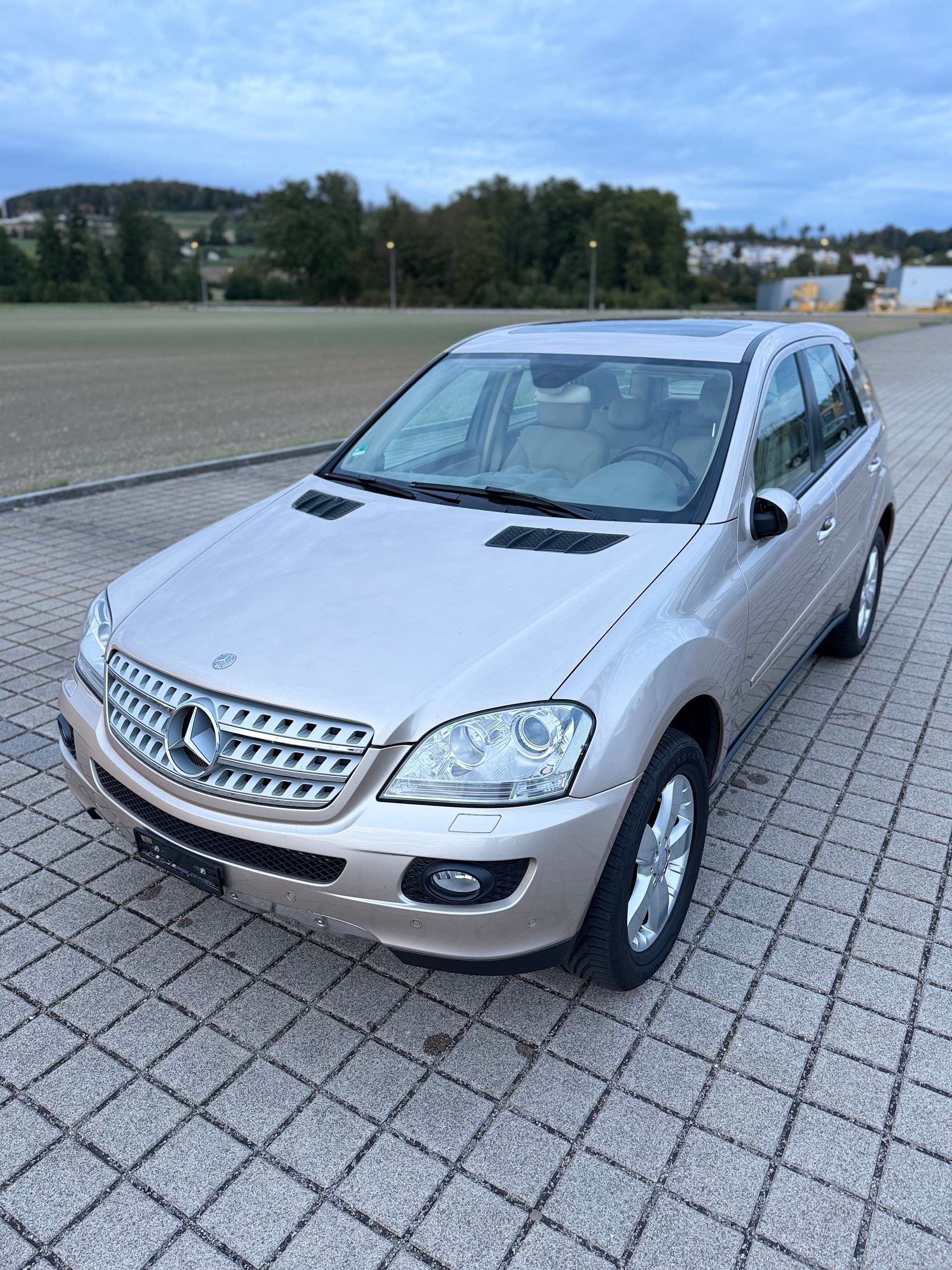 MERCEDES-BENZ ML 500 4Matic 7G-Tronic ** Offroad-Paket mit Differentialsperren (Mittel- und Hinterachsdifferentialsperre)**-showroom-element-1