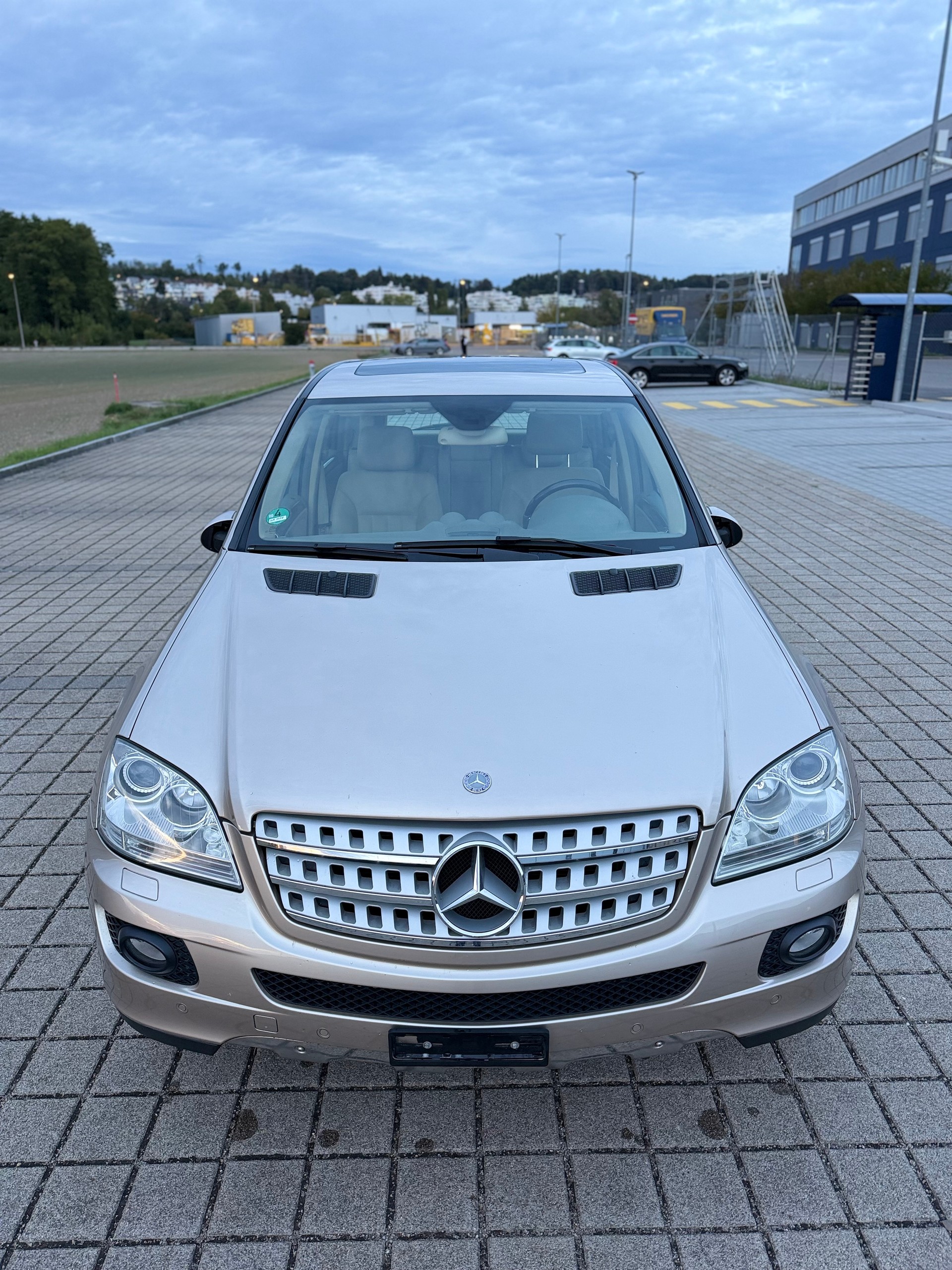MERCEDES-BENZ ML 500 4Matic 7G-Tronic ** Offroad-Paket mit Differentialsperren (Mittel- und Hinterachsdifferentialsperre)**-showroom-element-3