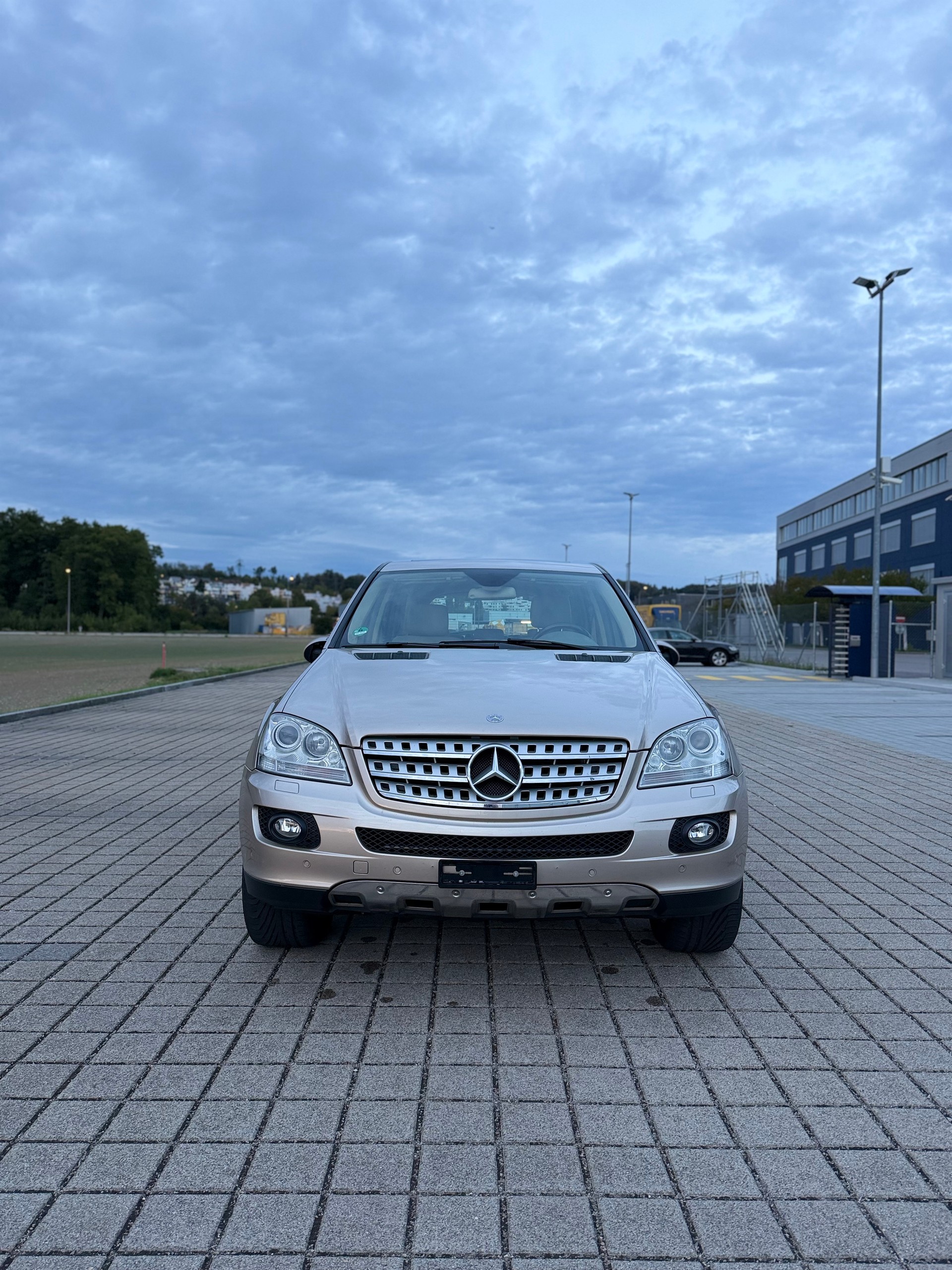 MERCEDES-BENZ ML 500 4Matic 7G-Tronic ** Offroad-Paket mit Differentialsperren (Mittel- und Hinterachsdifferentialsperre)**-showroom-element-2