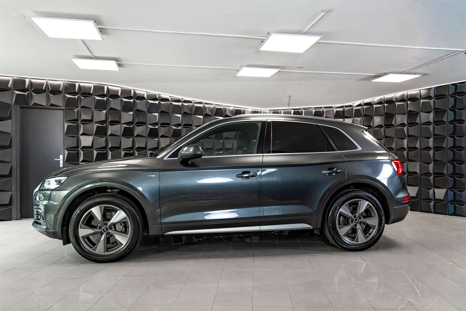 AUDI Q5 45 TFSI sport quattro S-tronic-showroom-element-1