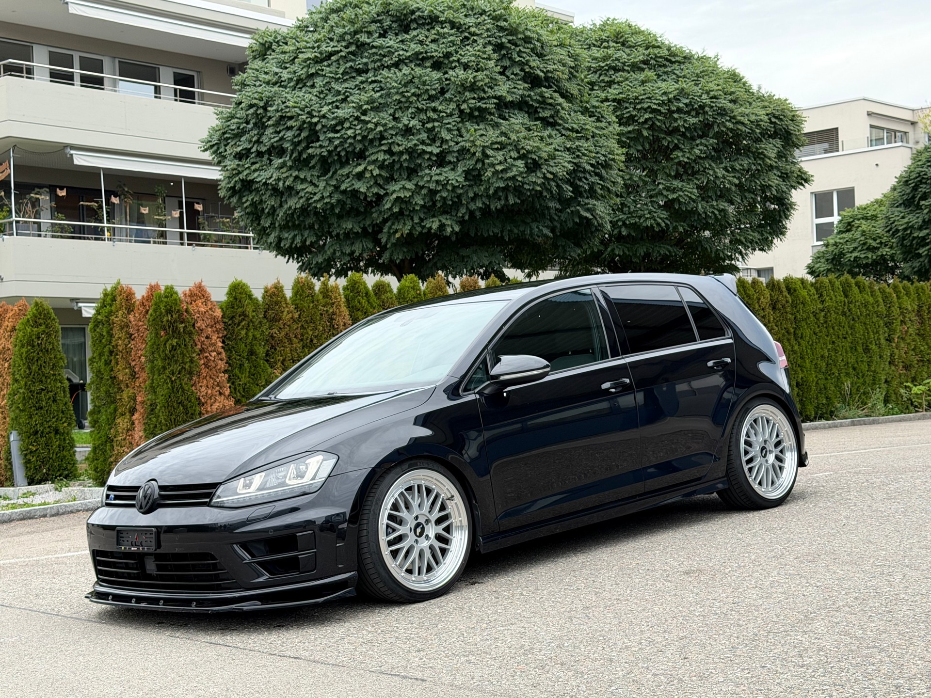 VW Golf 2.0 TSI R 4Motion DSG-showroom-element-3