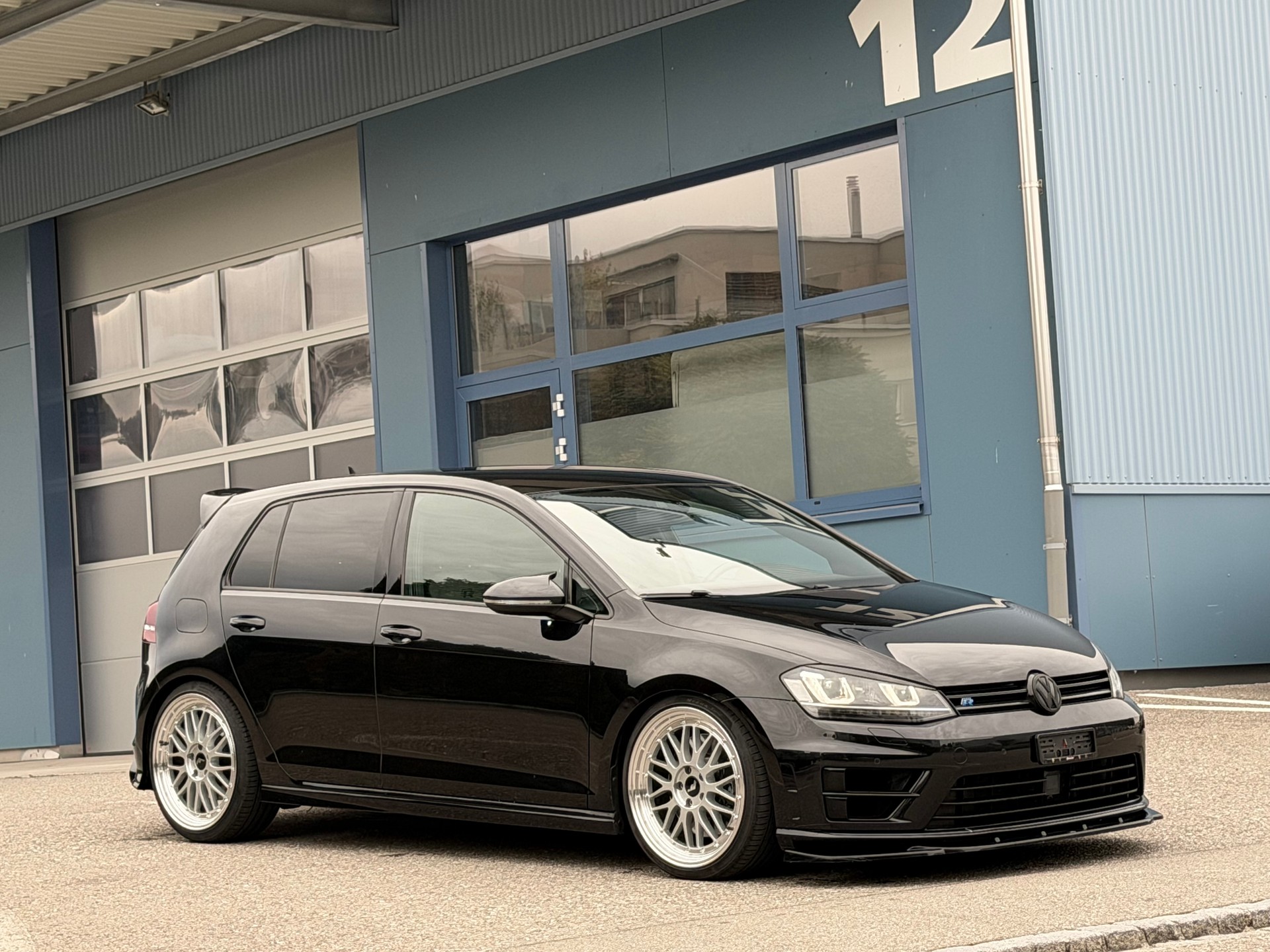 VW Golf 2.0 TSI R 4Motion DSG-showroom-element-1