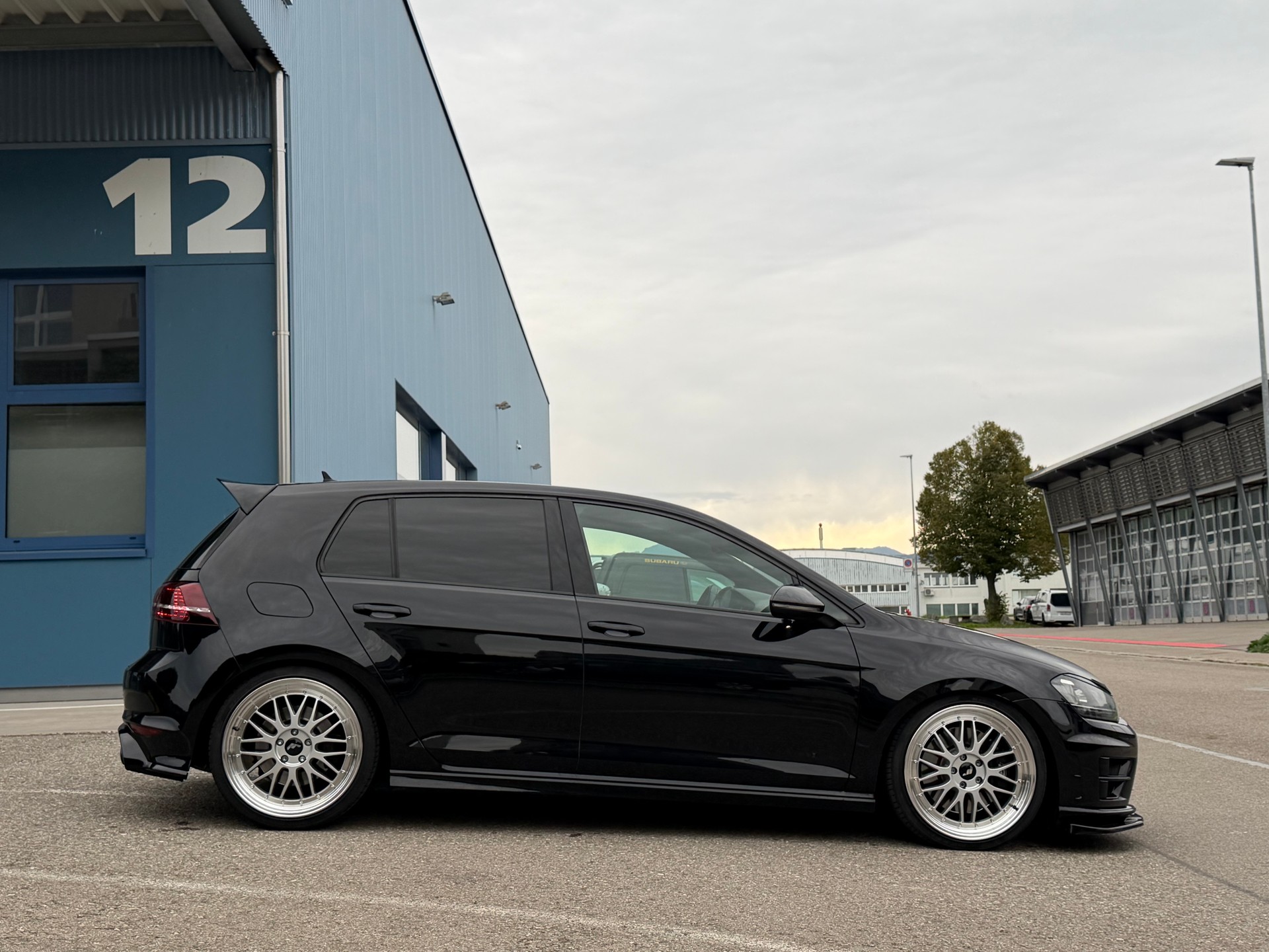 VW Golf 2.0 TSI R 4Motion DSG-showroom-element-2