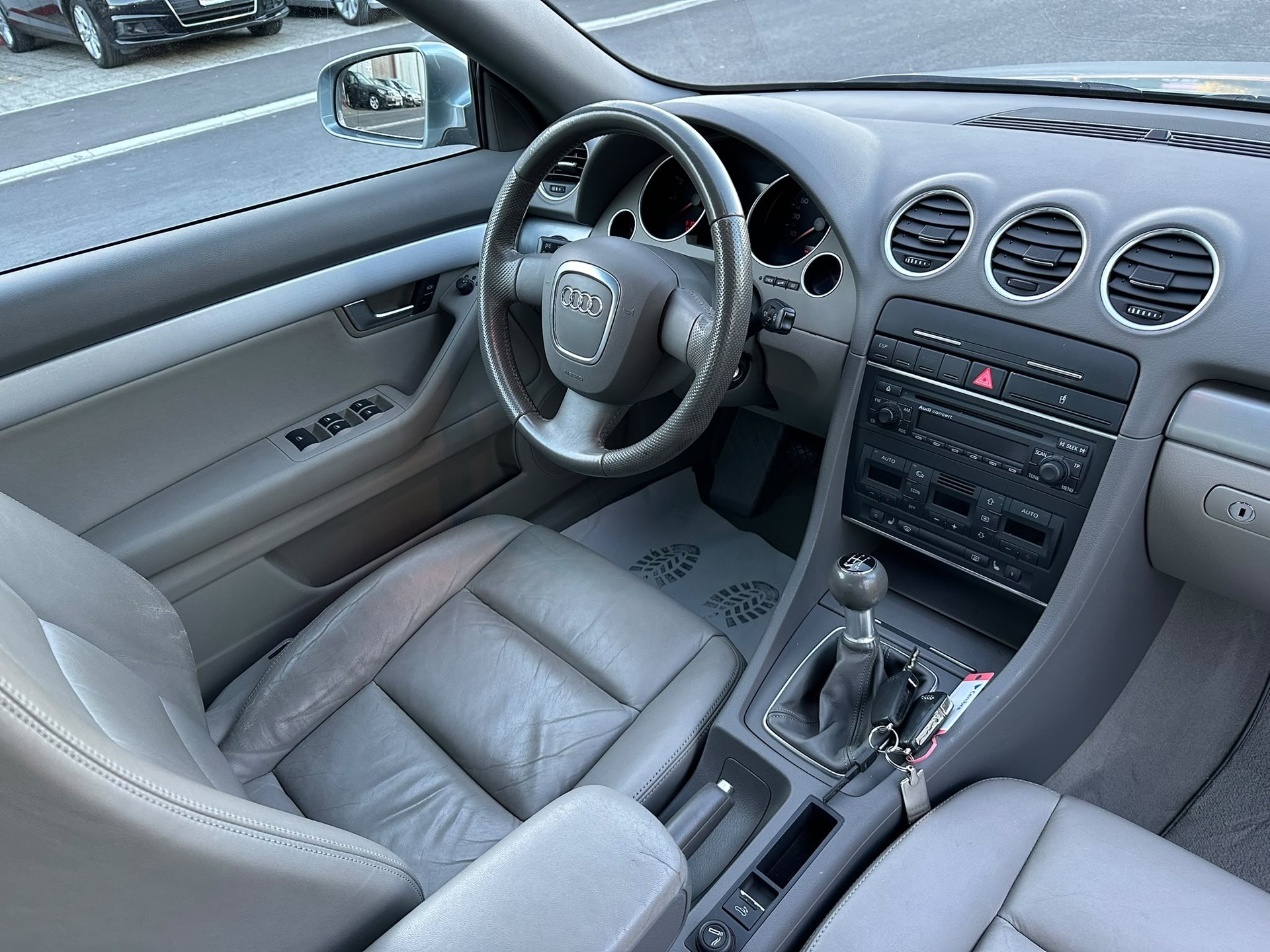 AUDI A4 Cabriolet 1.8 Turbo-image-18
