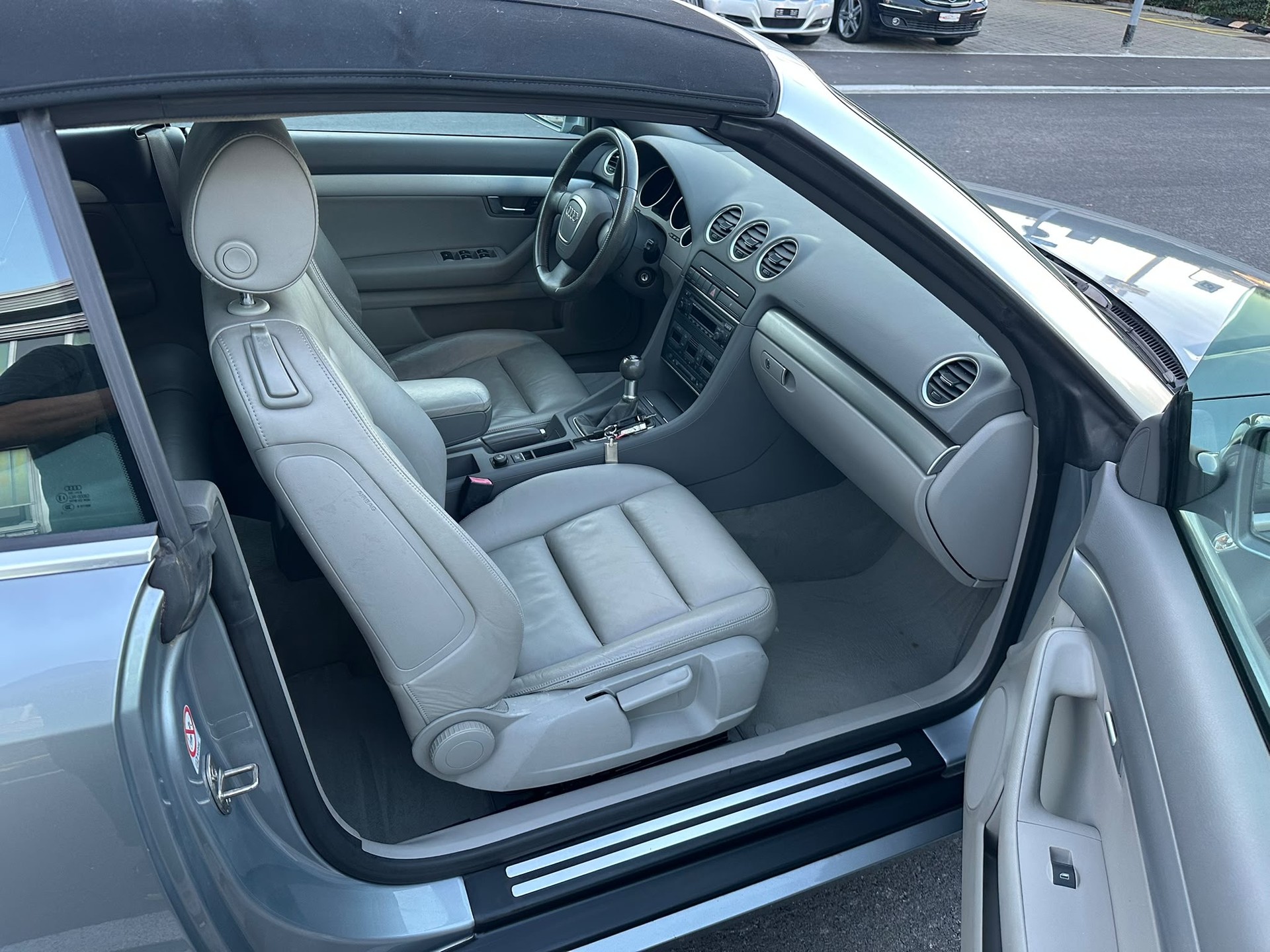 AUDI A4 Cabriolet 1.8 Turbo-image-11