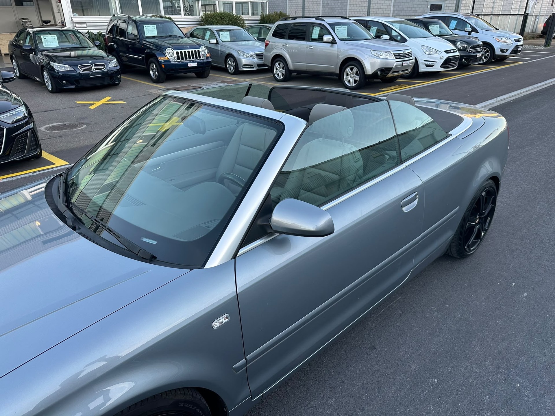 AUDI A4 Cabriolet 1.8 Turbo-image-15