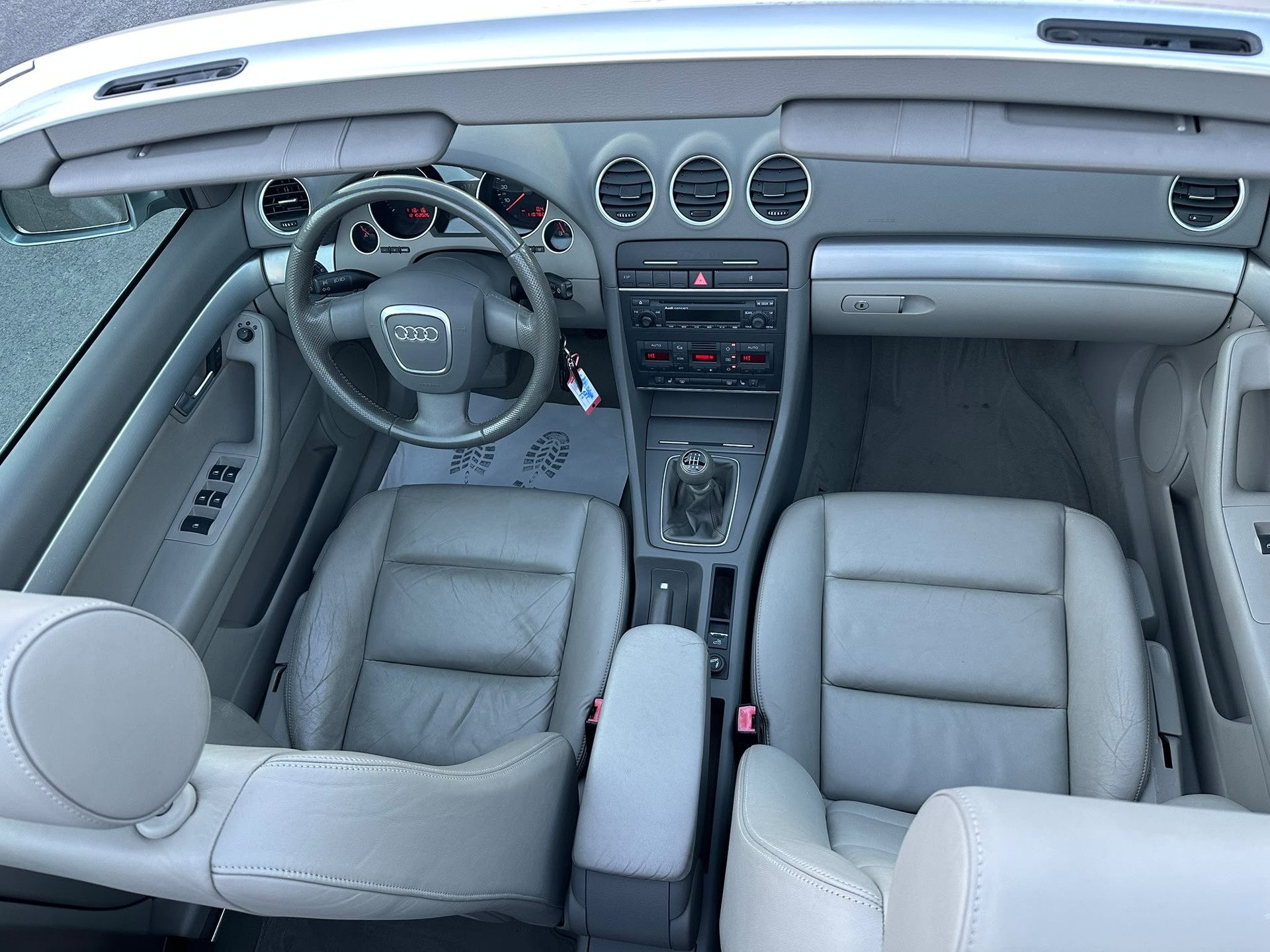 AUDI A4 Cabriolet 1.8 Turbo-image-17
