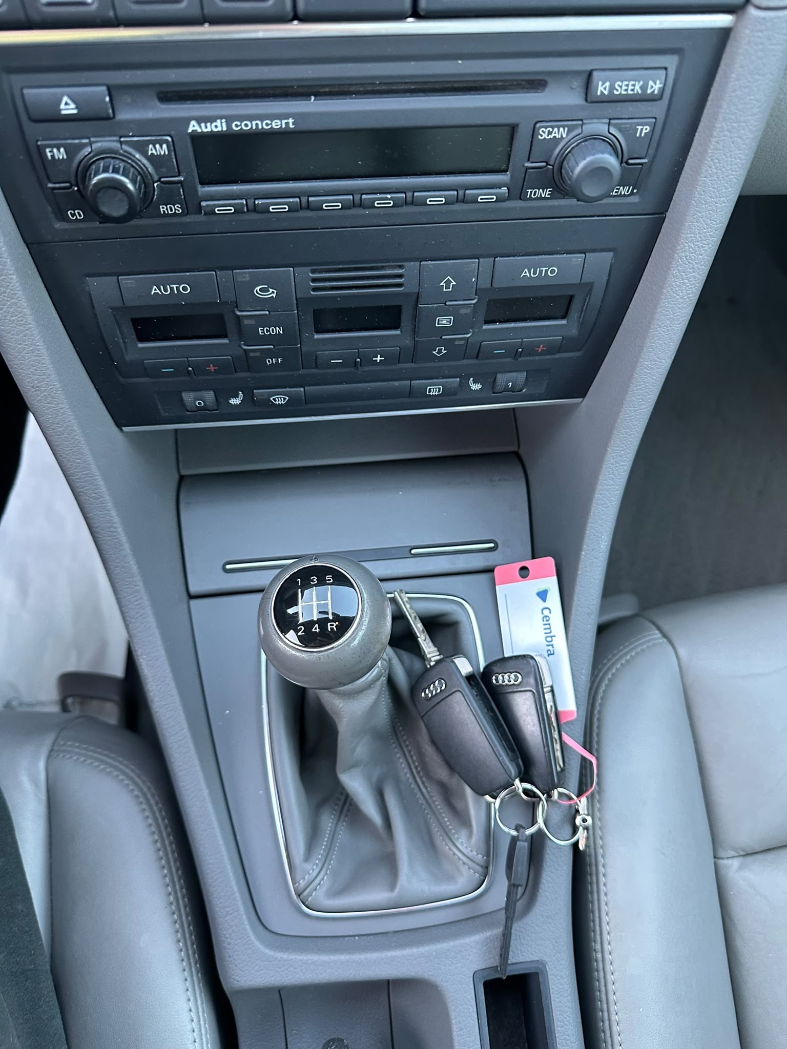 AUDI A4 Cabriolet 1.8 Turbo-image-13