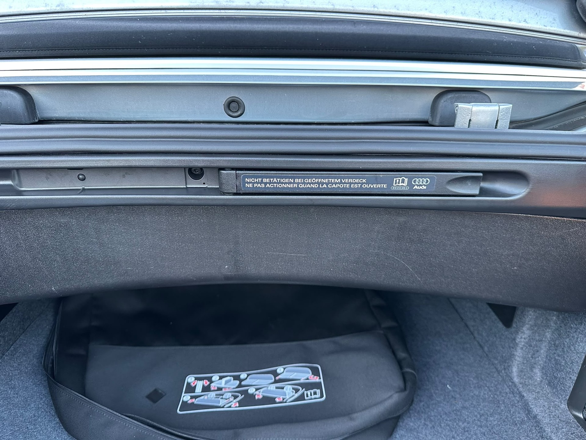AUDI A4 Cabriolet 1.8 Turbo-image-19