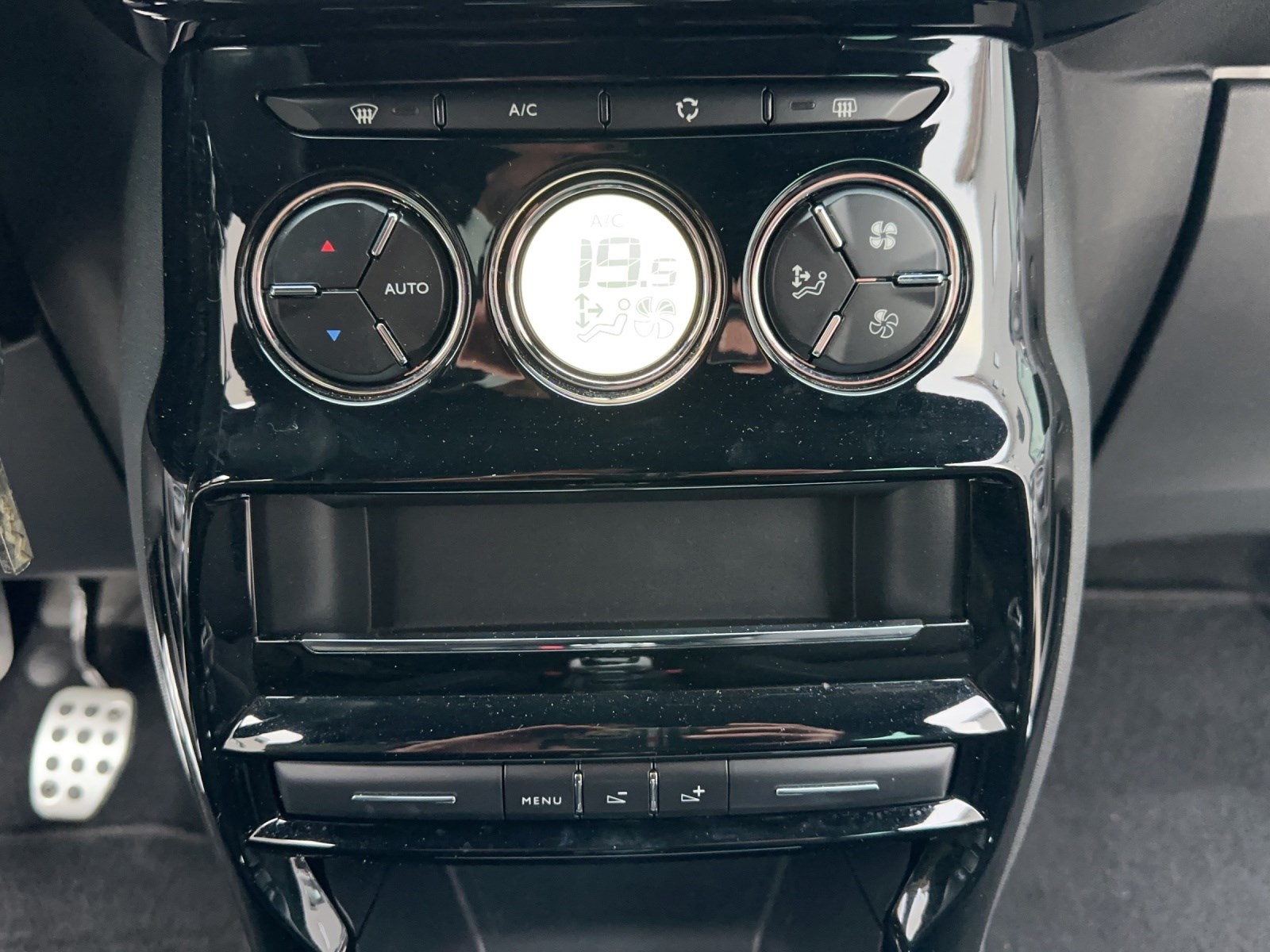 DS AUTOMOBILES DS 3 1.2 PureTech SO Chic-image-13