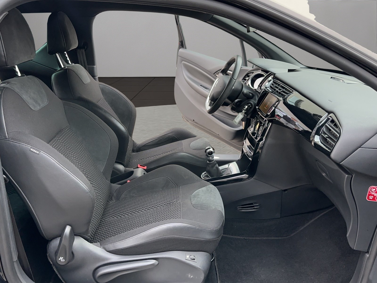 DS AUTOMOBILES DS 3 1.2 PureTech SO Chic-image-15
