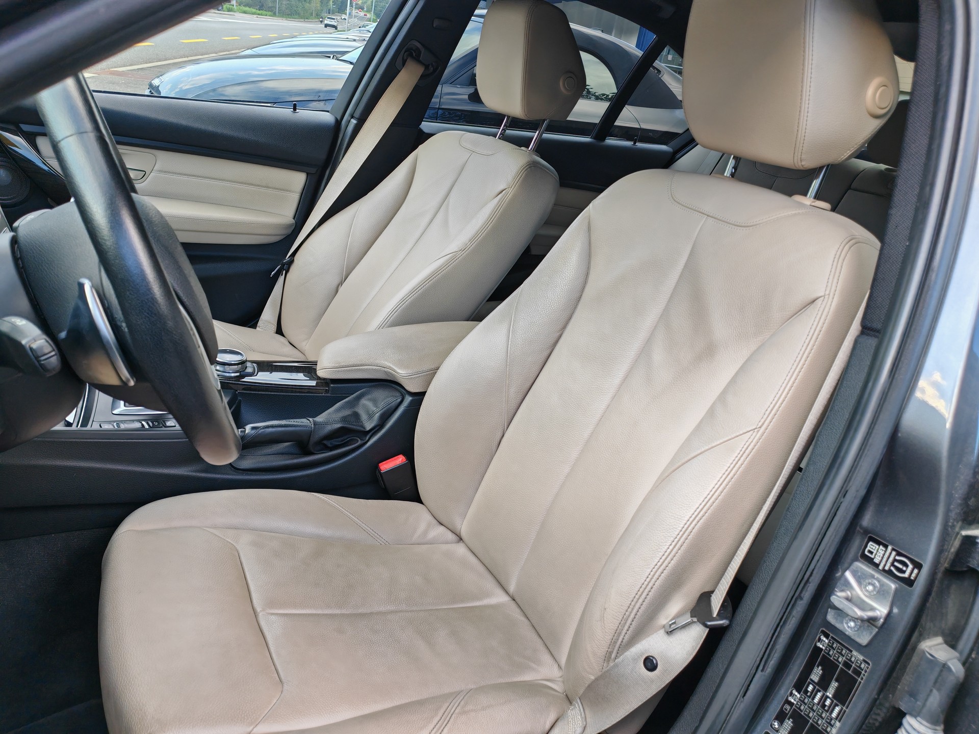 BMW 335i xDrive Steptronic [Expertise du jour + Garantie 12 mois + Service & Immat. Offerts]-image-15