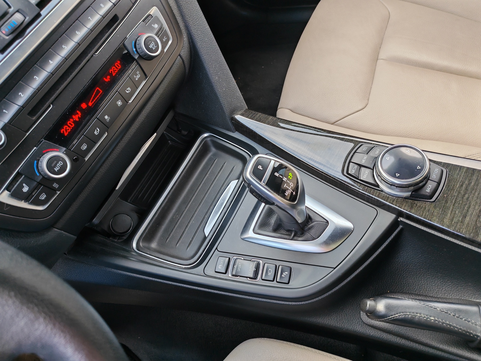 BMW 335i xDrive Steptronic [Expertise du jour + Garantie 12 mois + Service & Immat. Offerts]-image-11