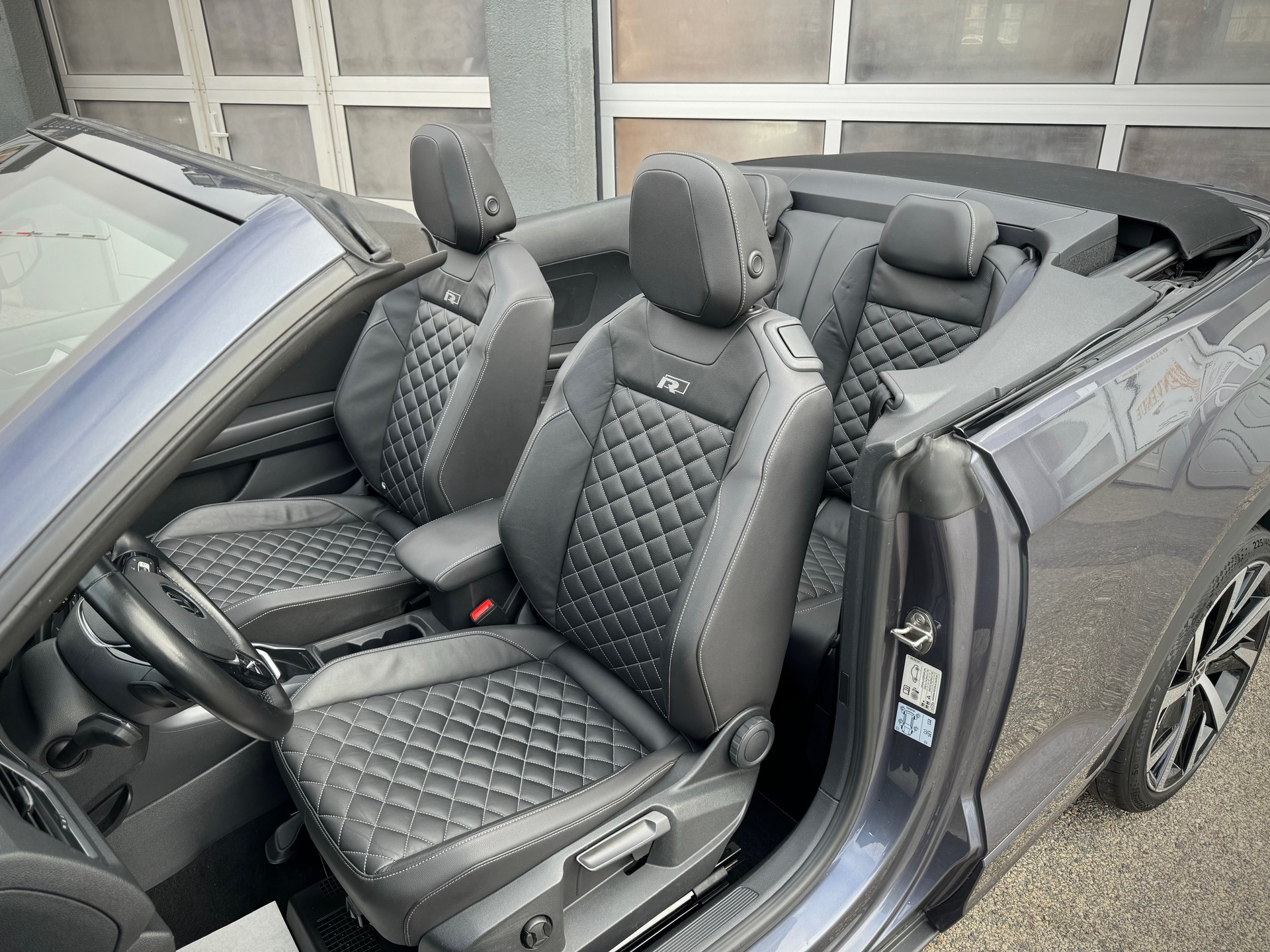VW T-Roc Cabriolet 1.5 TSI EVO R line DSG - Véhicule Suisse (CH)-image-5
